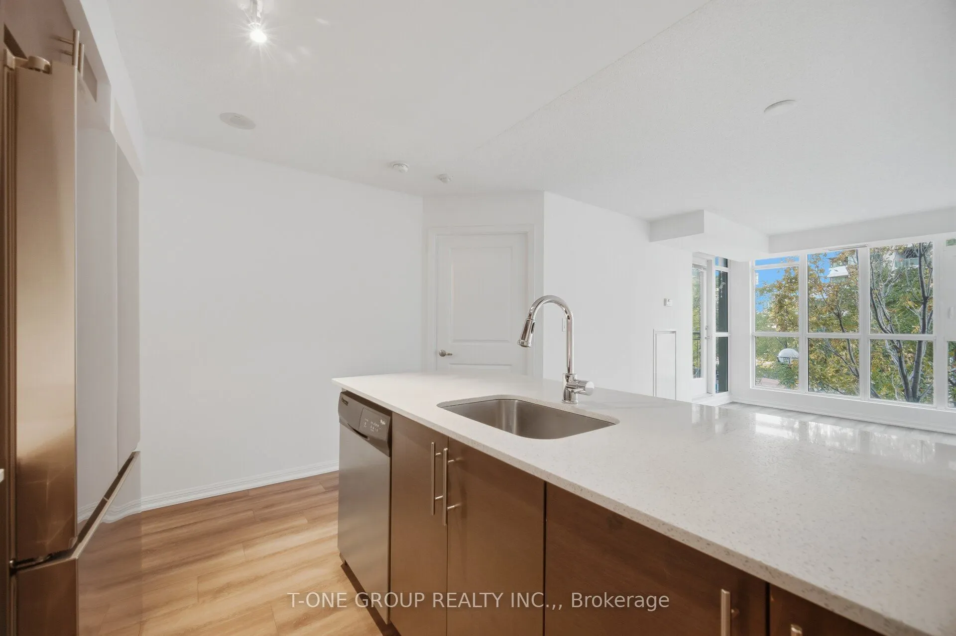35 Bastion Street #311