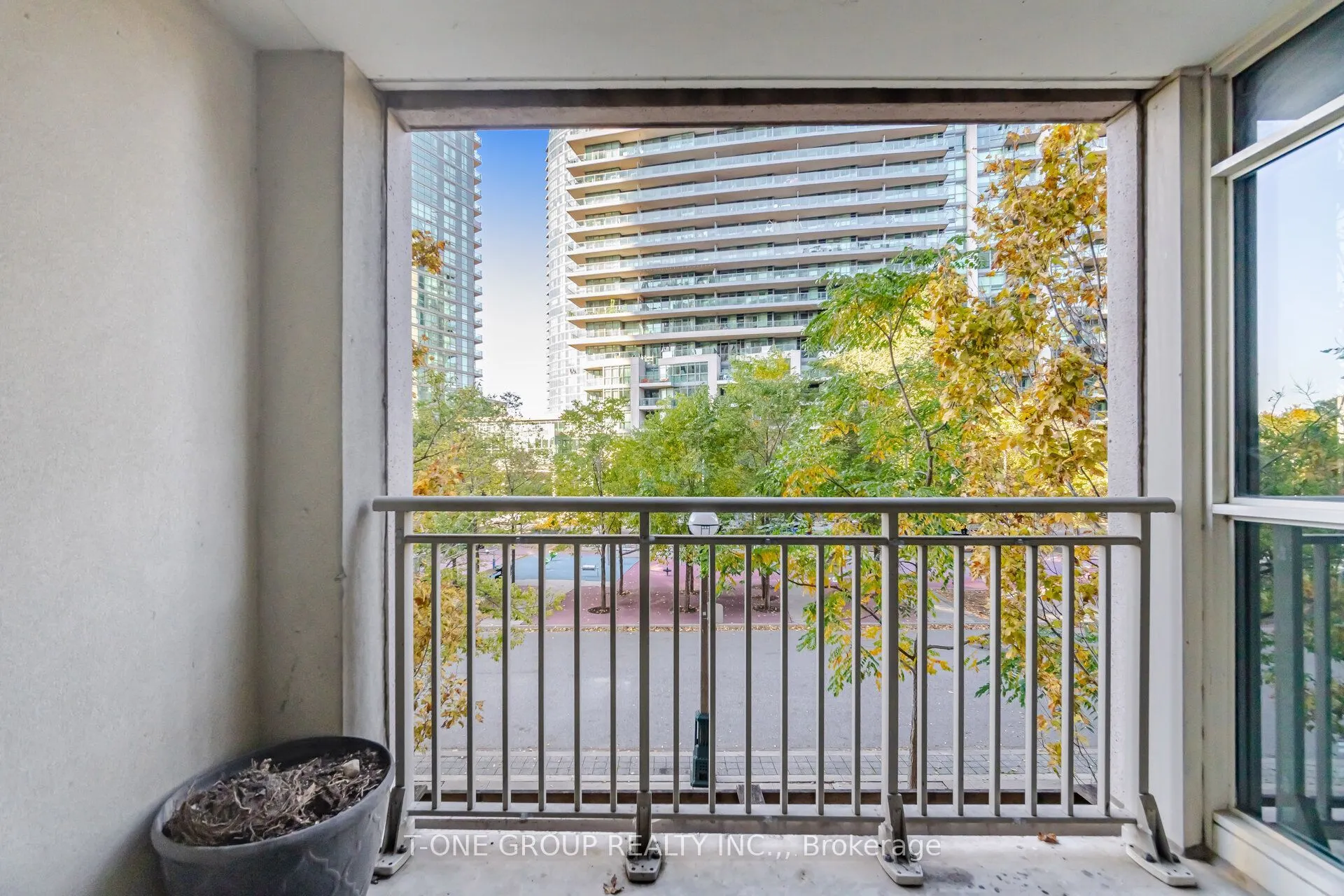35 Bastion Street #311