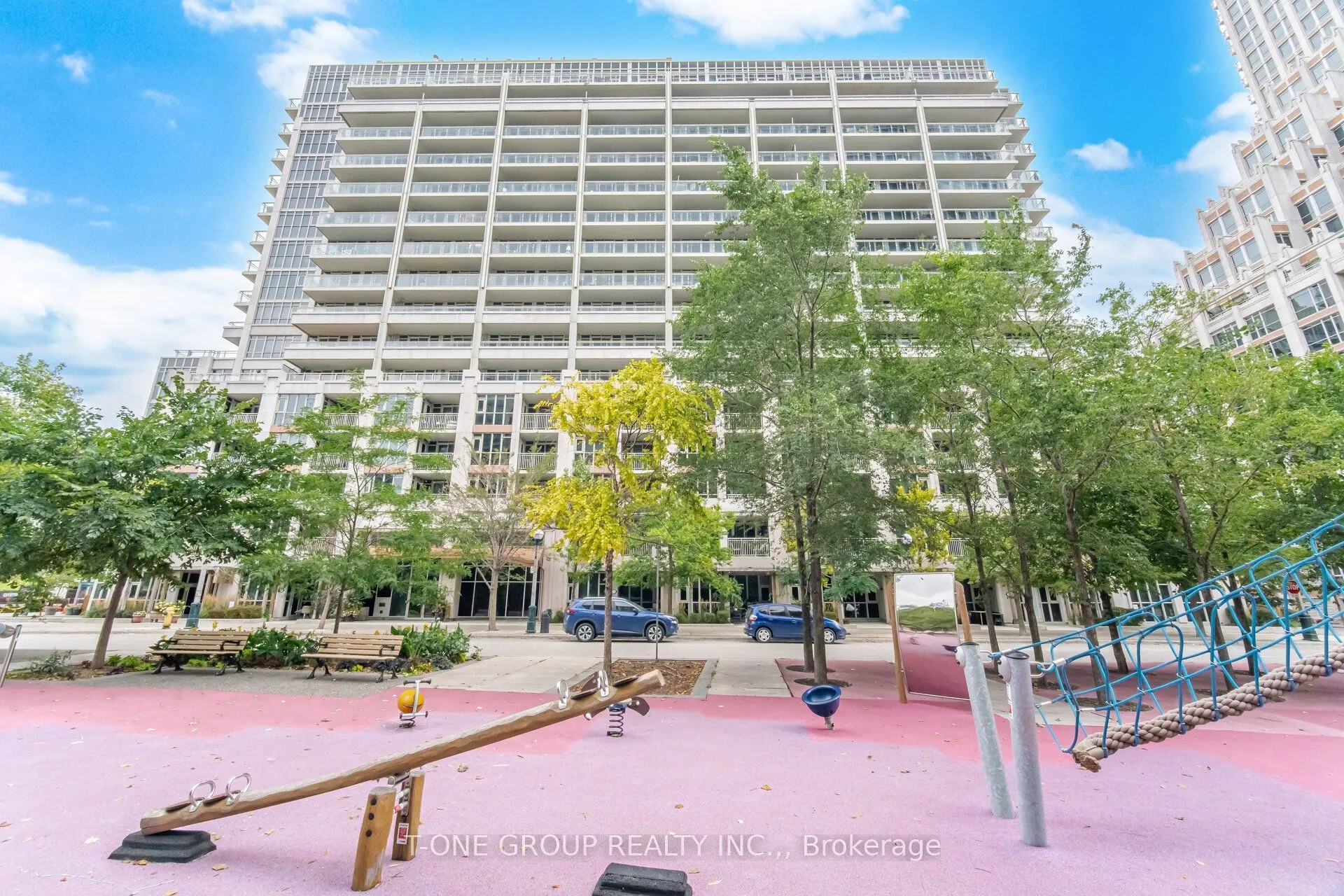 35 Bastion Street #311