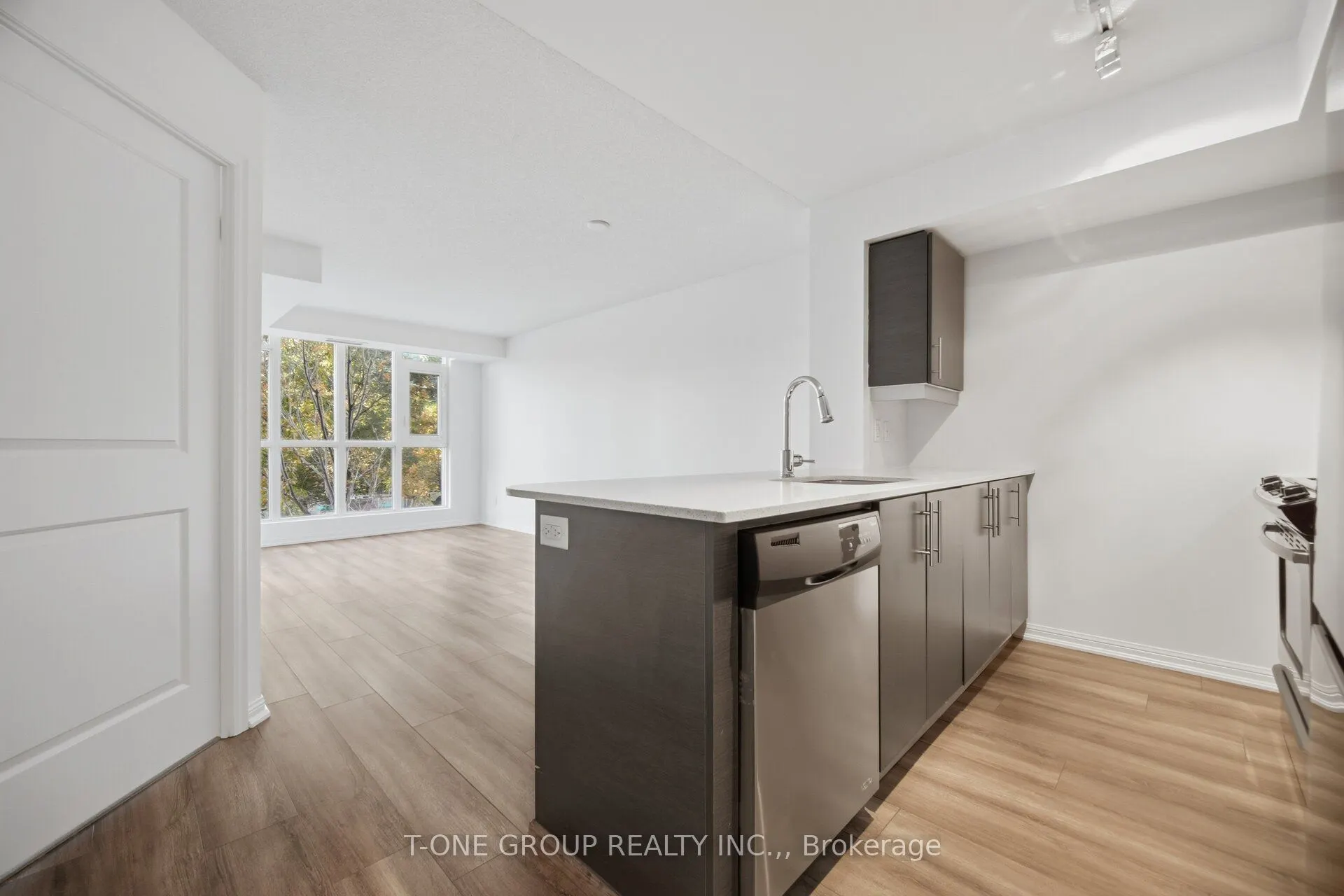 35 Bastion Street #311