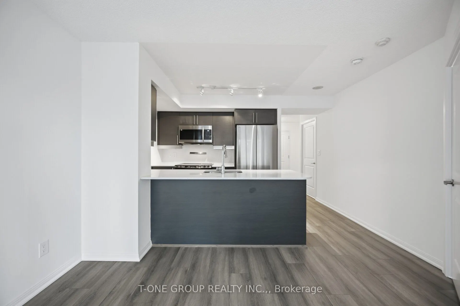 35 Bastion Street #311