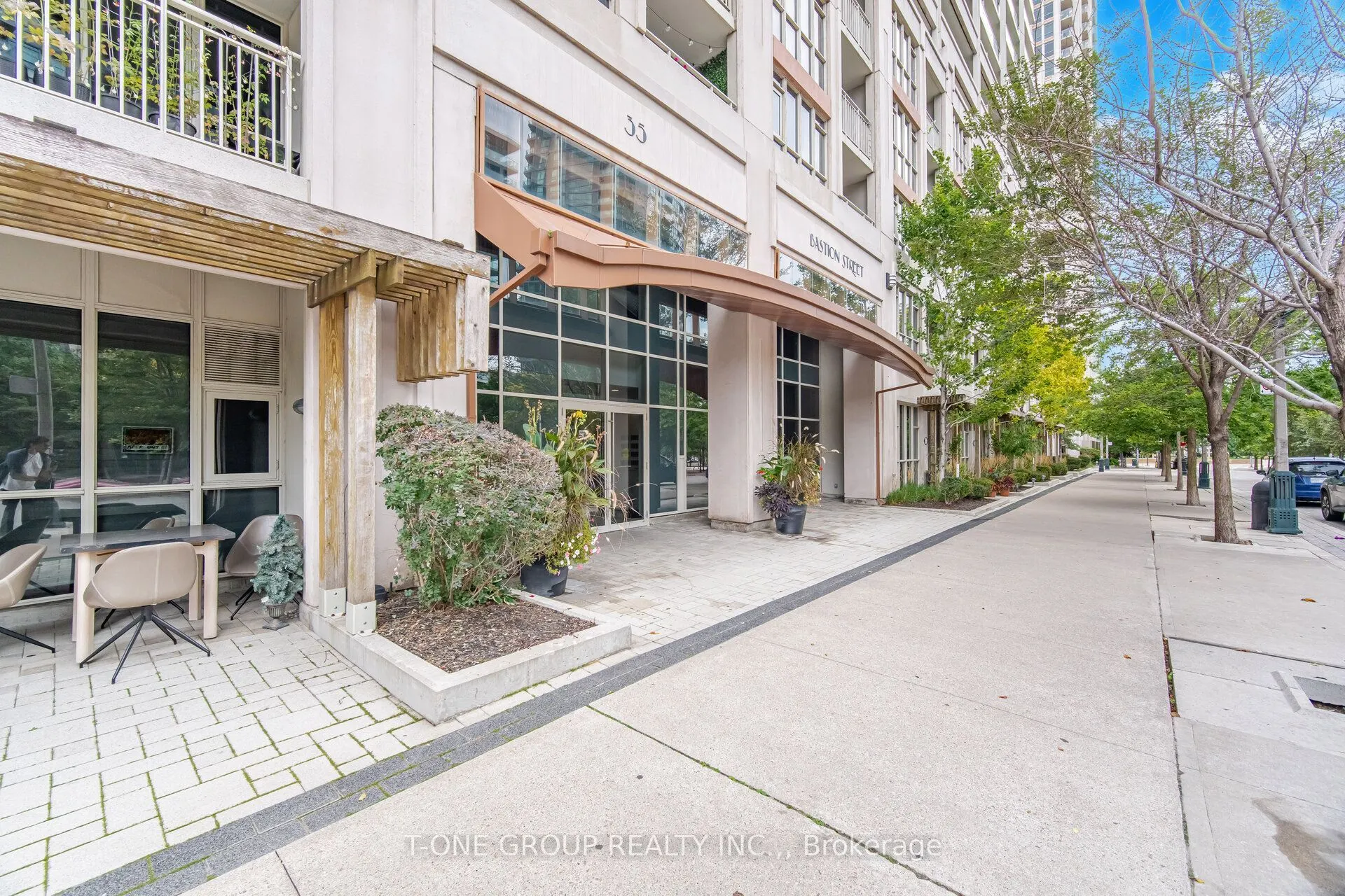 35 Bastion Street #311