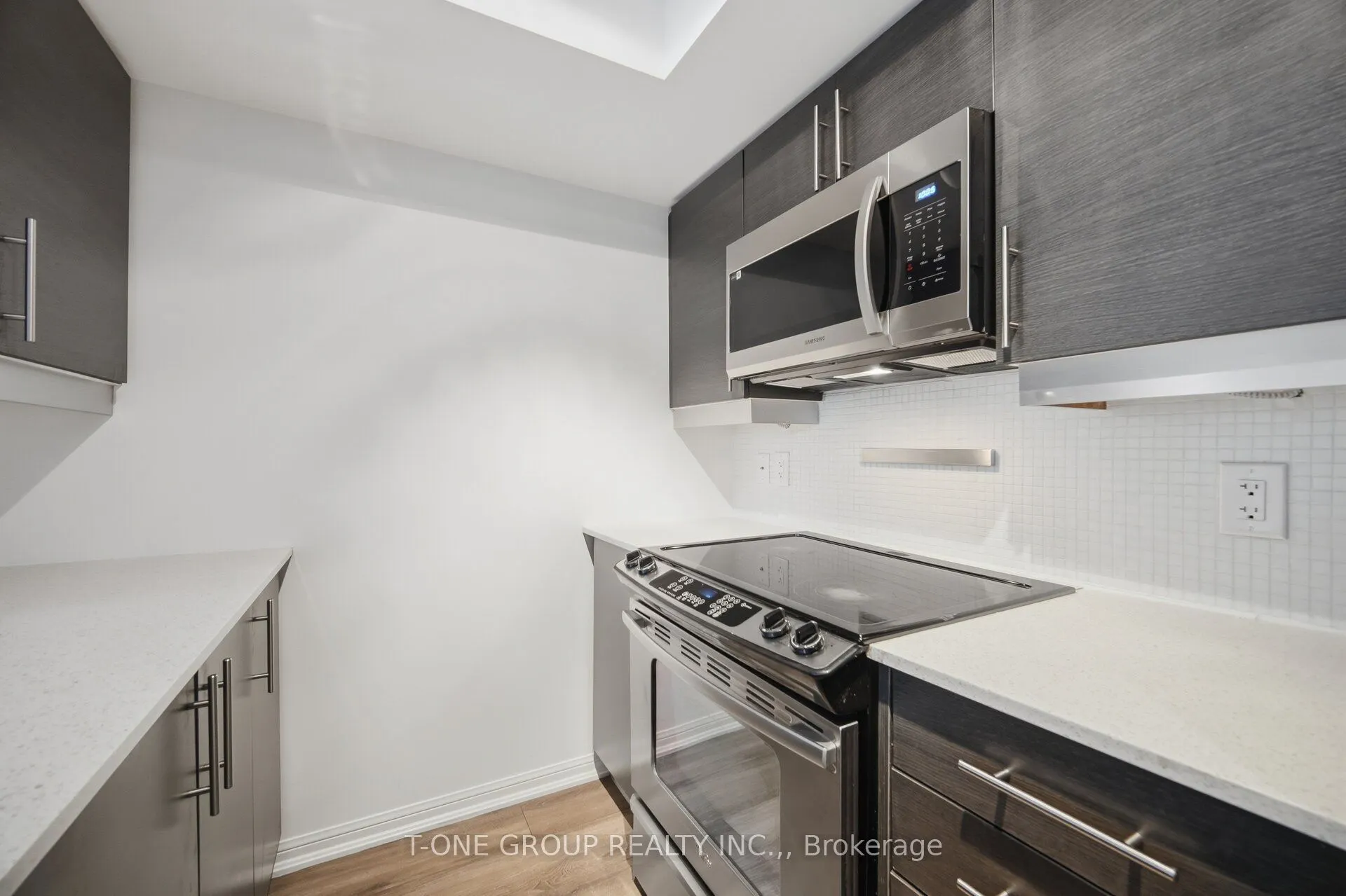 35 Bastion Street #311
