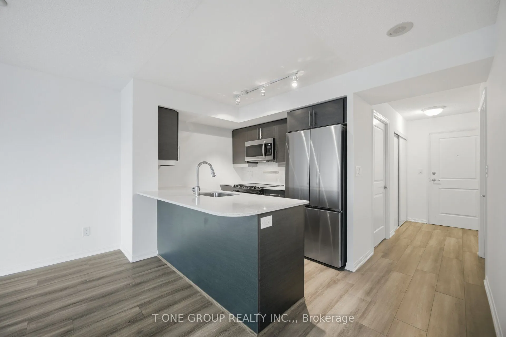 35 Bastion Street #311