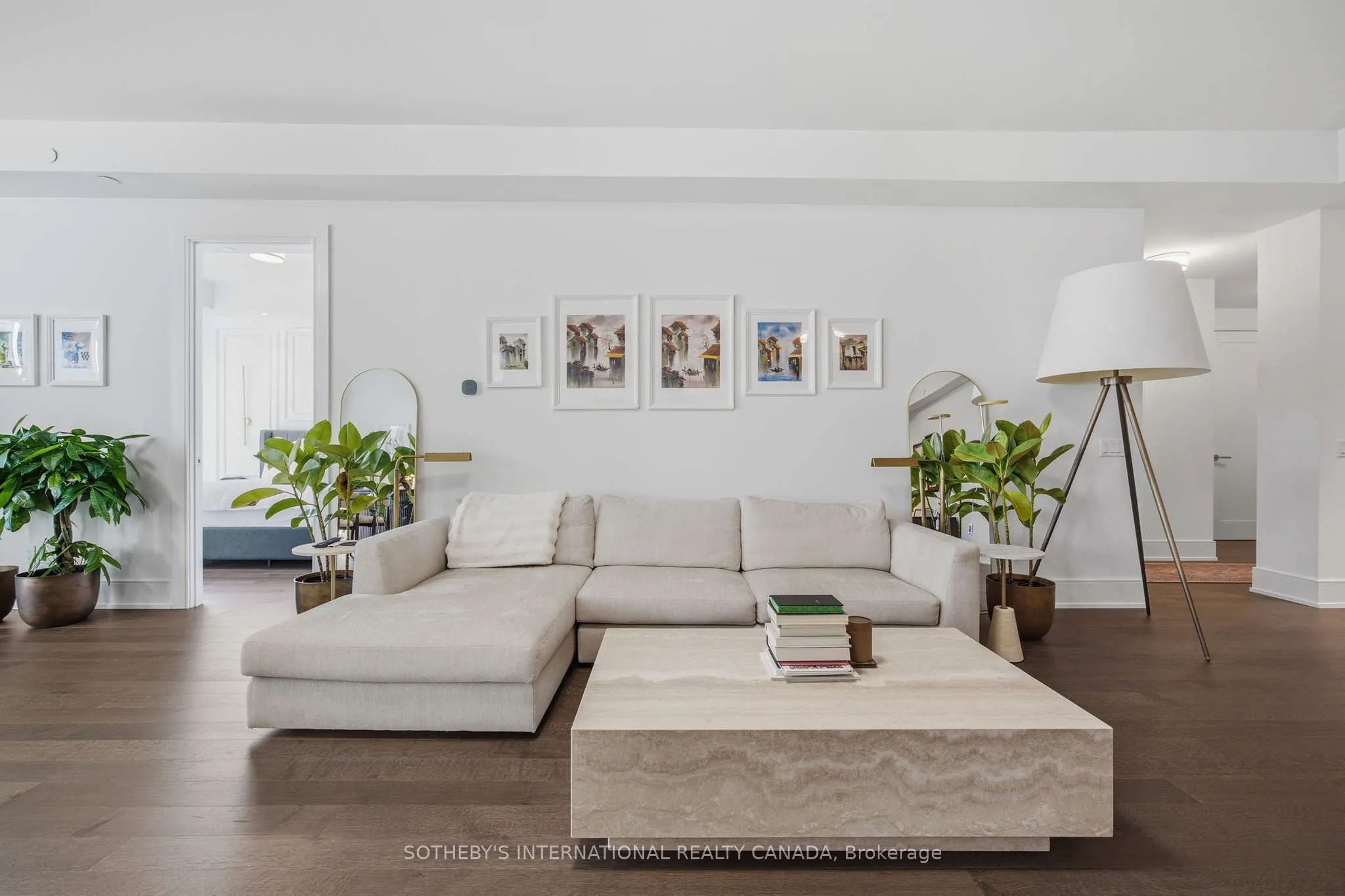 455 Wellington Street W #706