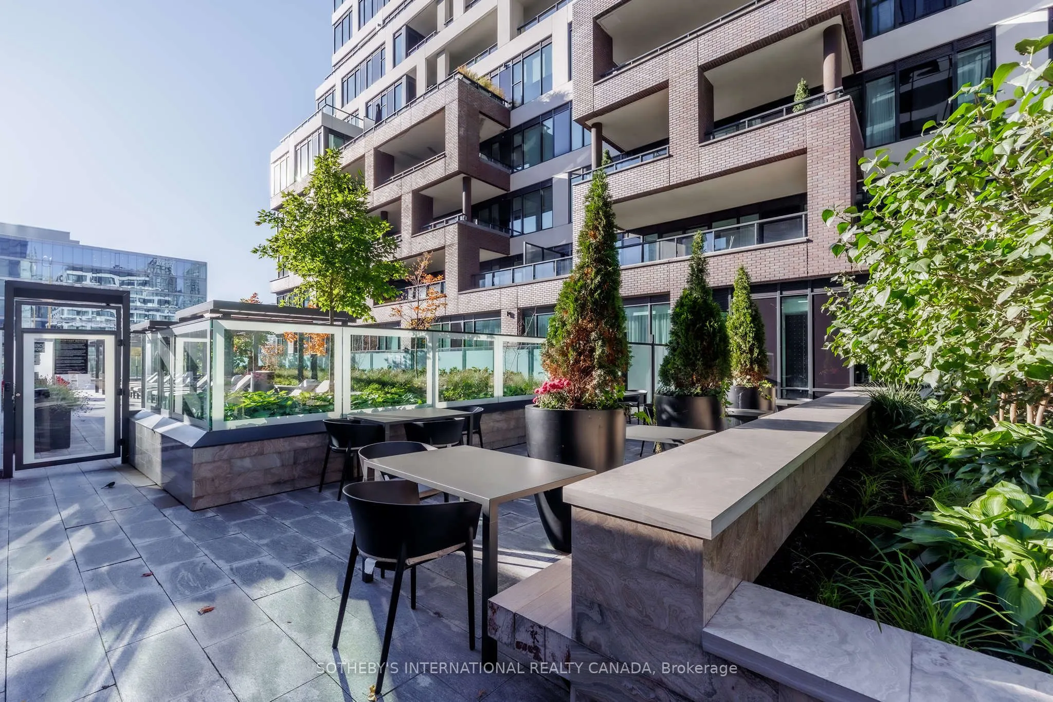 455 Wellington Street W #706