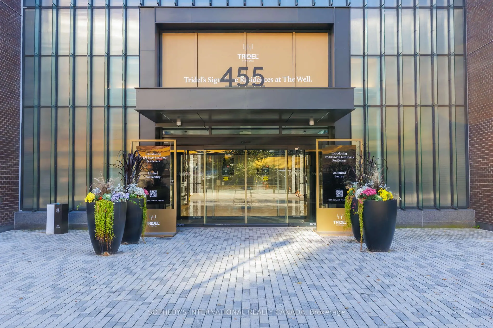 455 Wellington Street W #706
