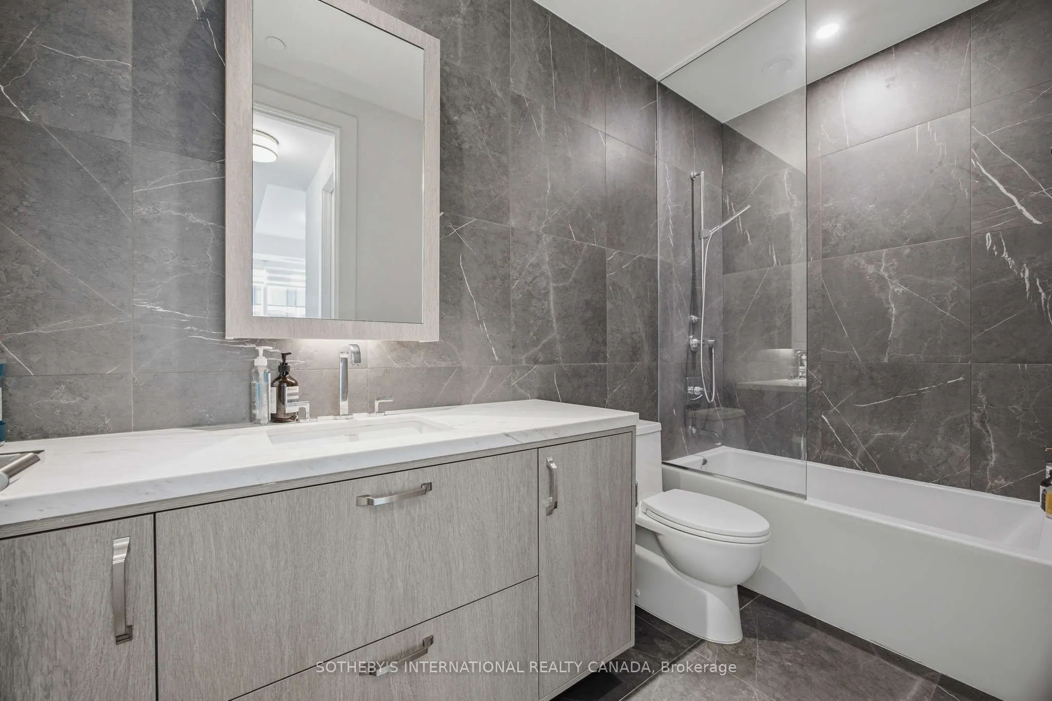 455 Wellington Street W #706