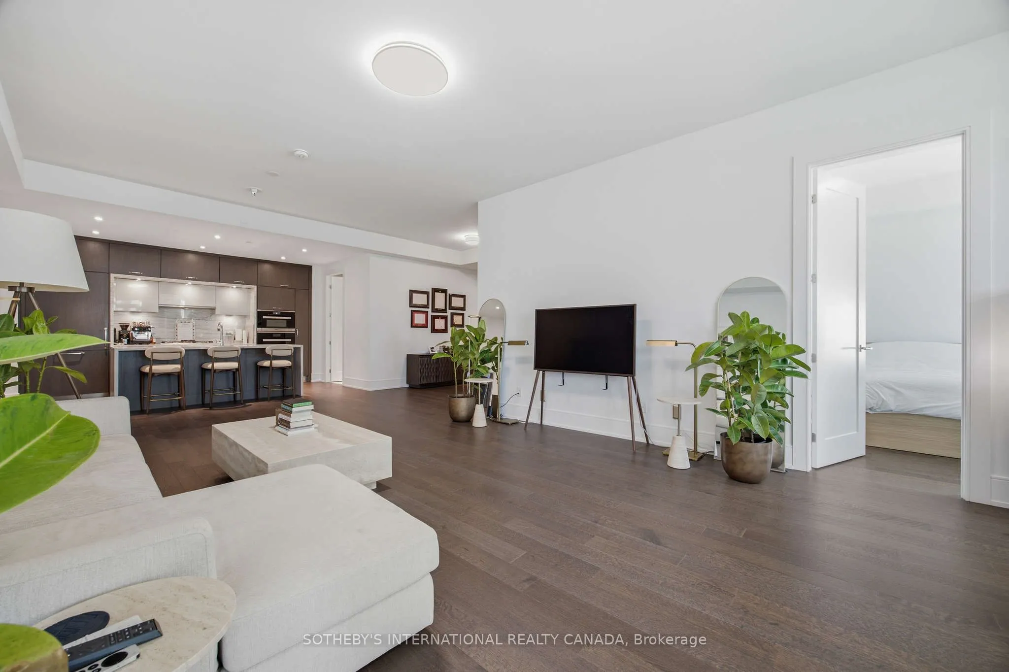 455 Wellington Street W #706