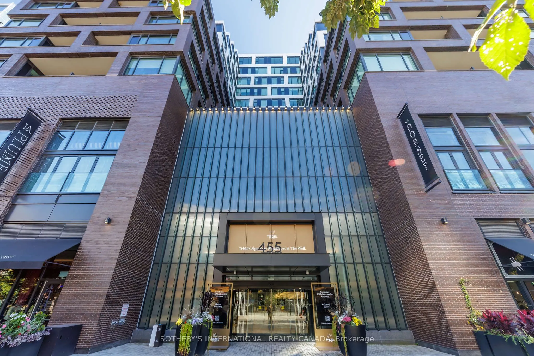 455 Wellington Street W #706