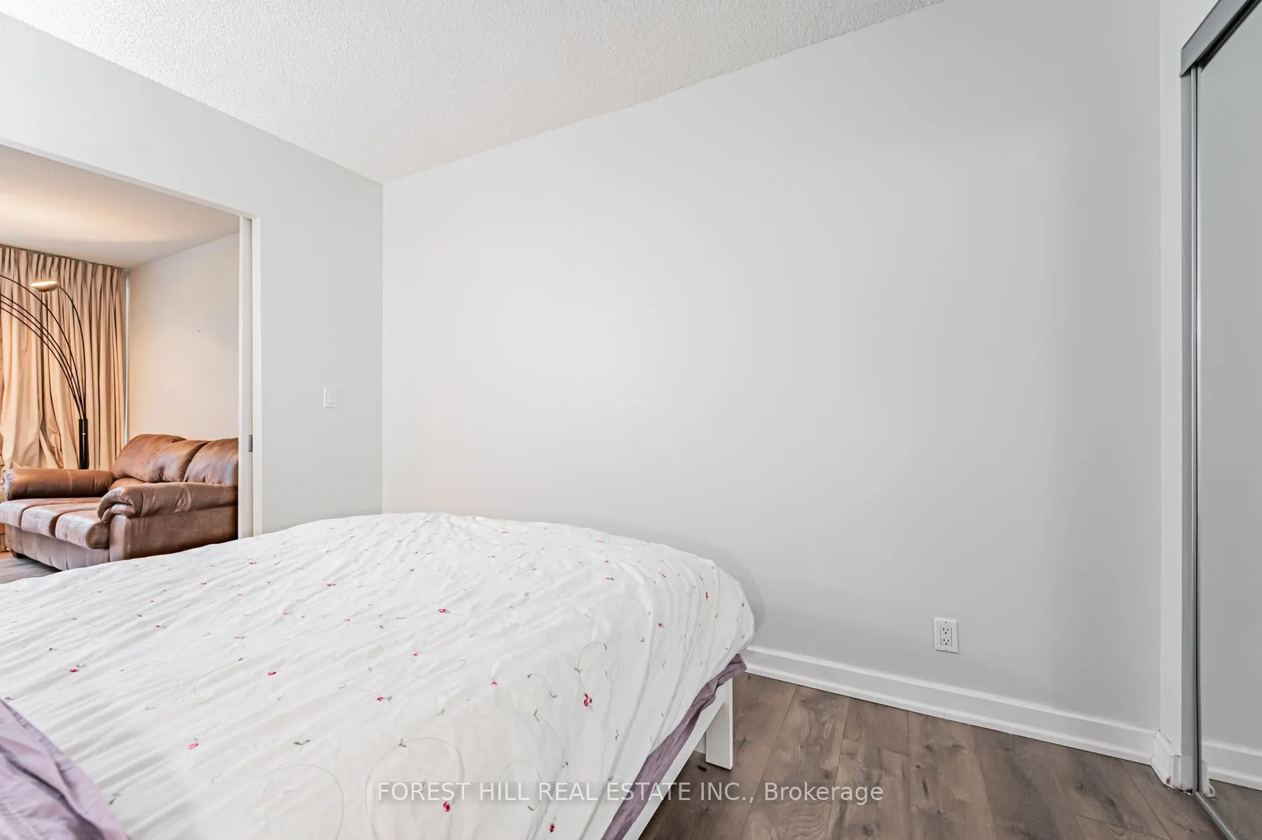 350 WELLINGTON Street W #424