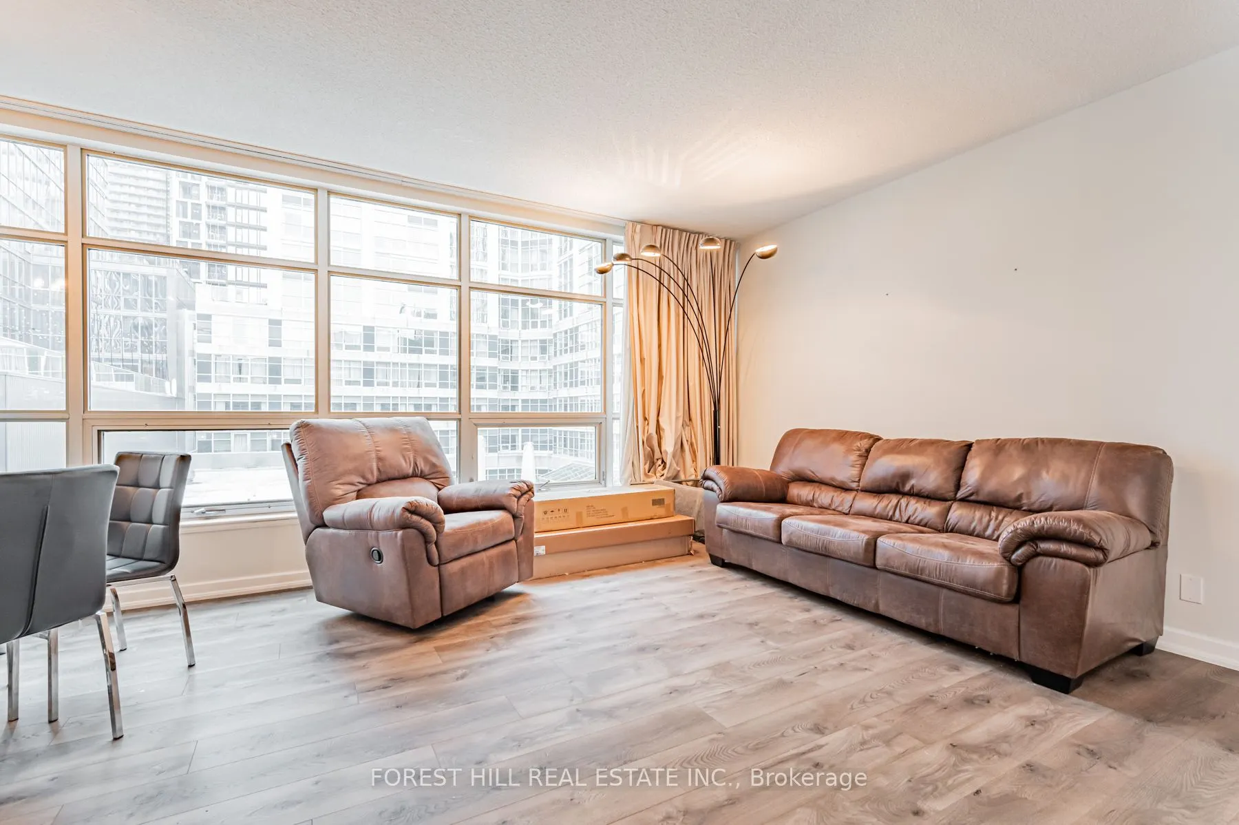 350 WELLINGTON Street W #424