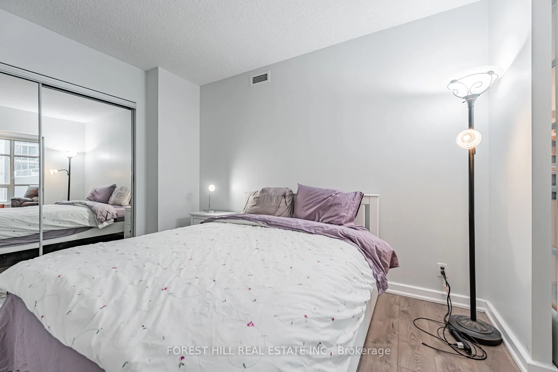 350 WELLINGTON Street W #424