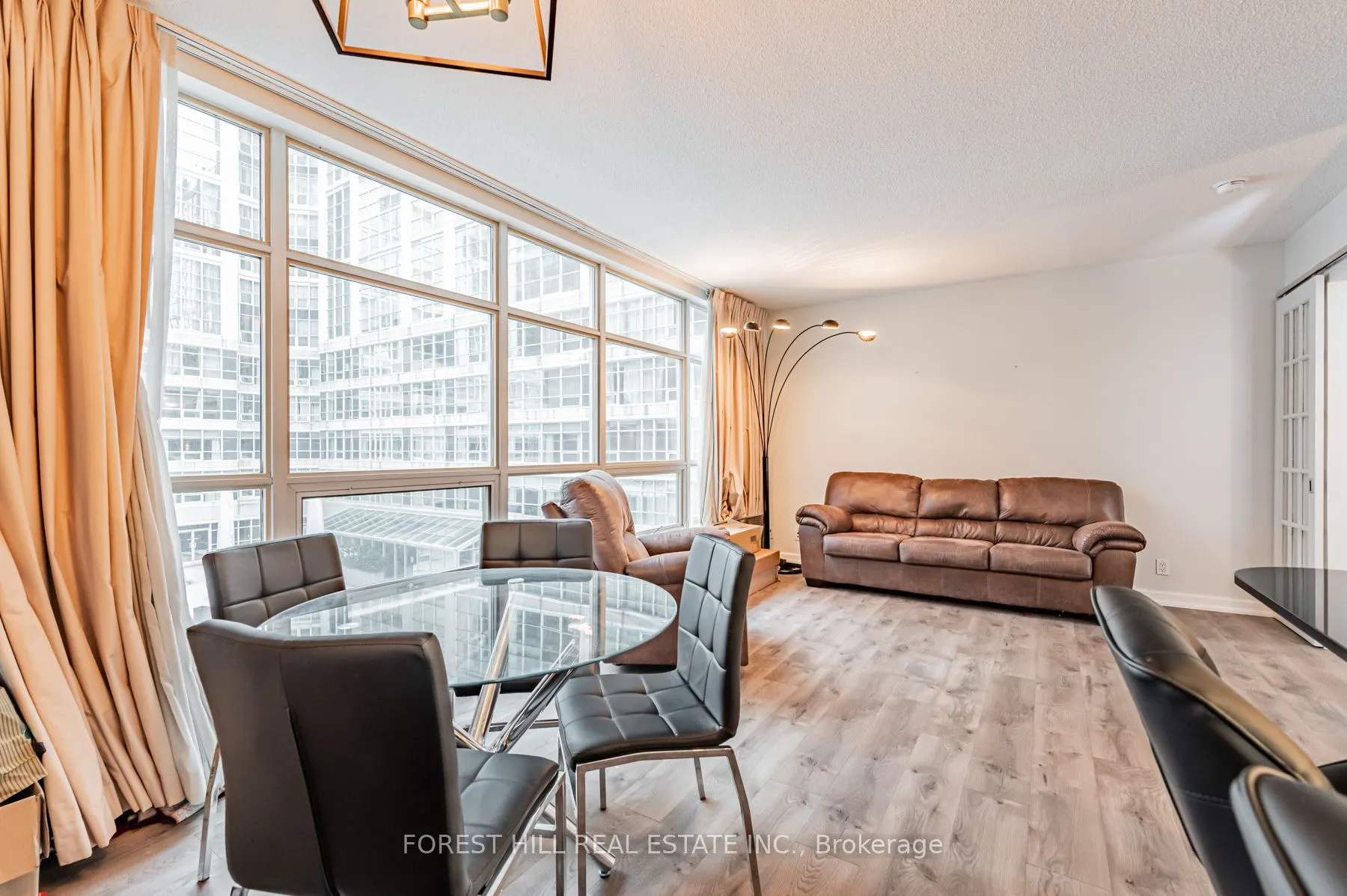 350 WELLINGTON Street W #424