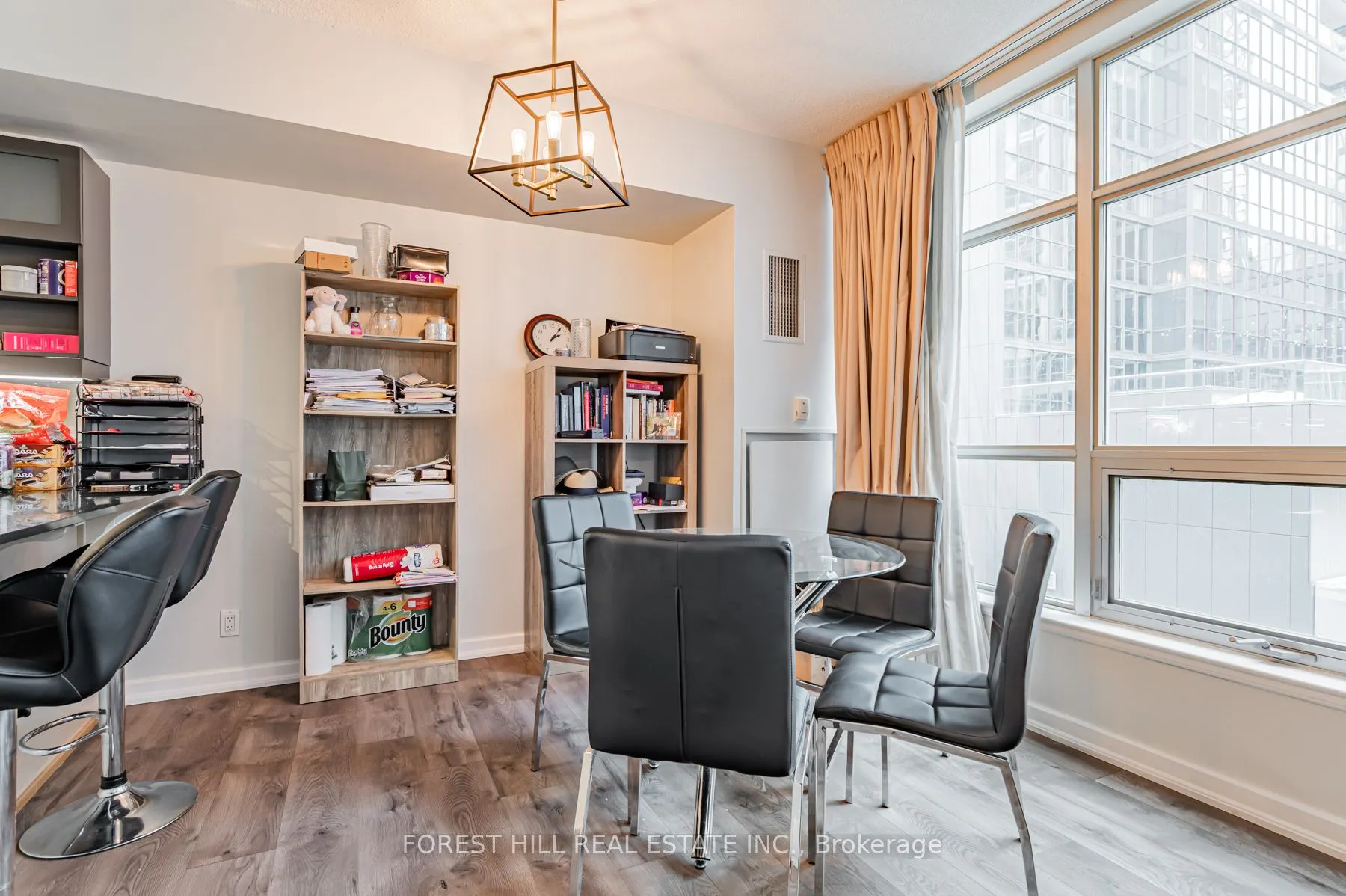 350 WELLINGTON Street W #424