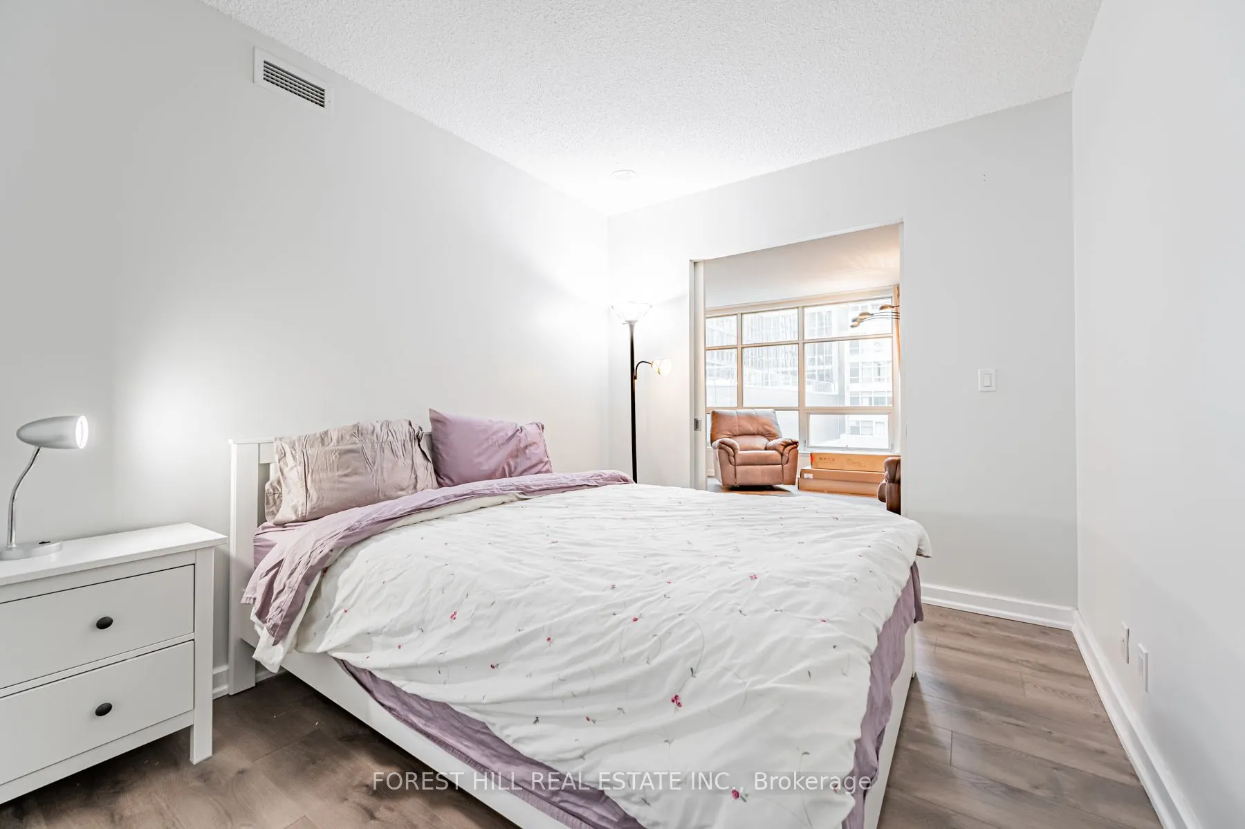 350 WELLINGTON Street W #424