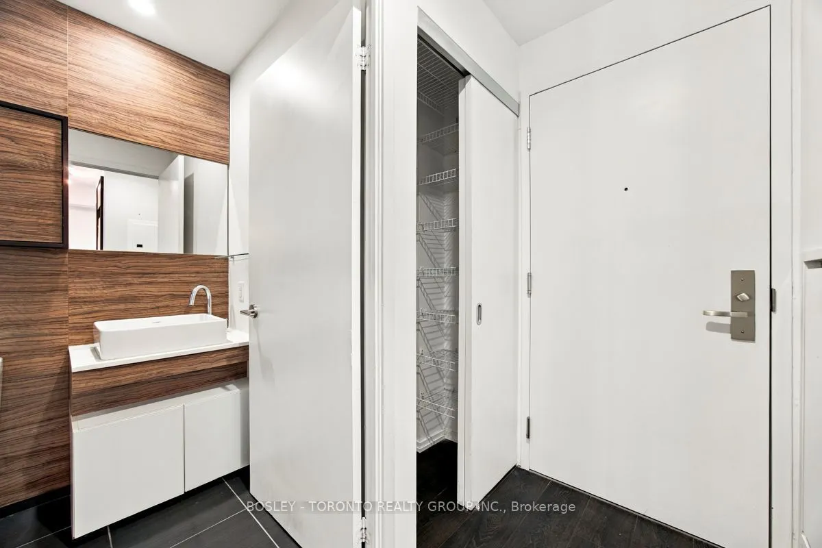 75 St. Nicholas Street #805