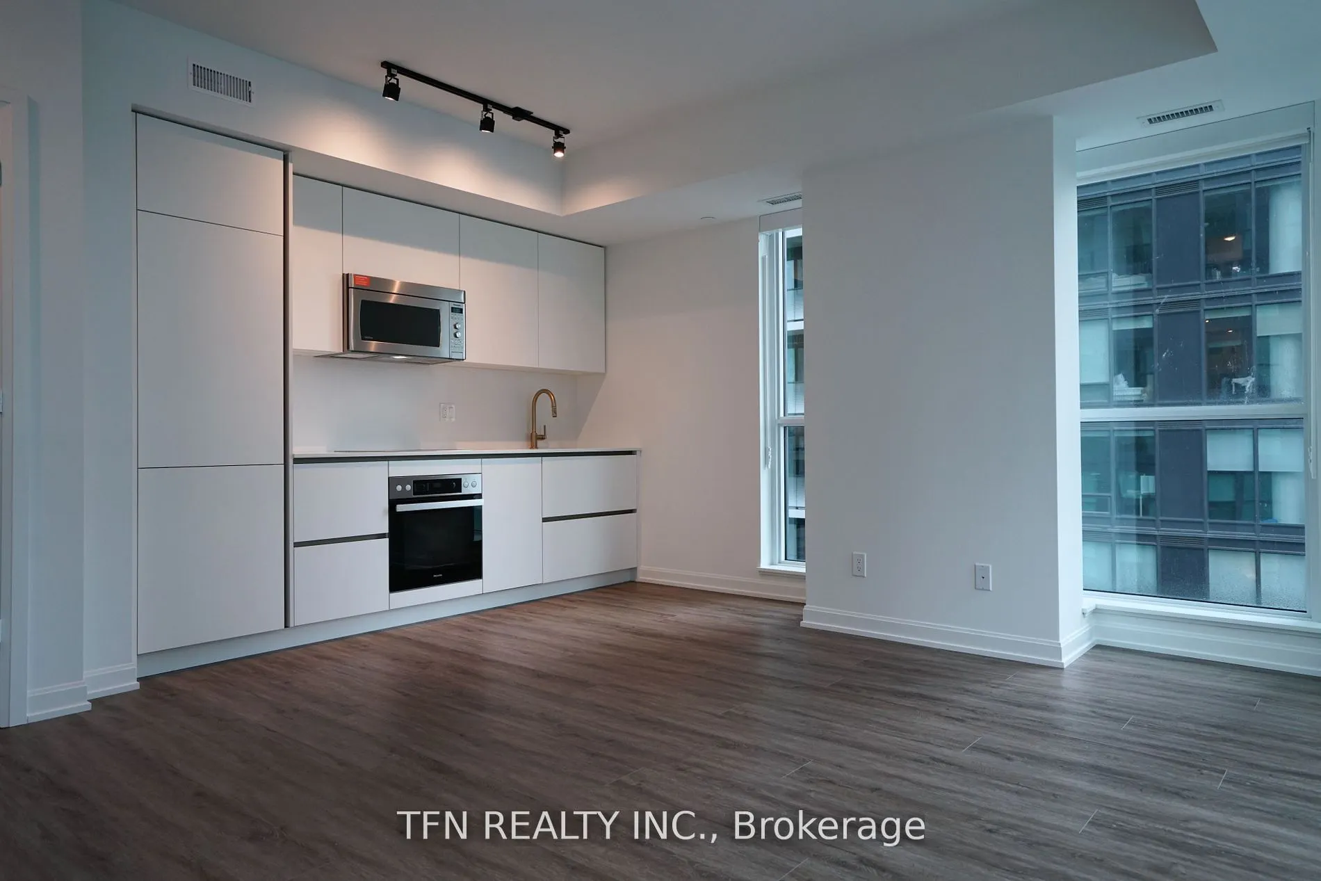 327 King Street W #2306