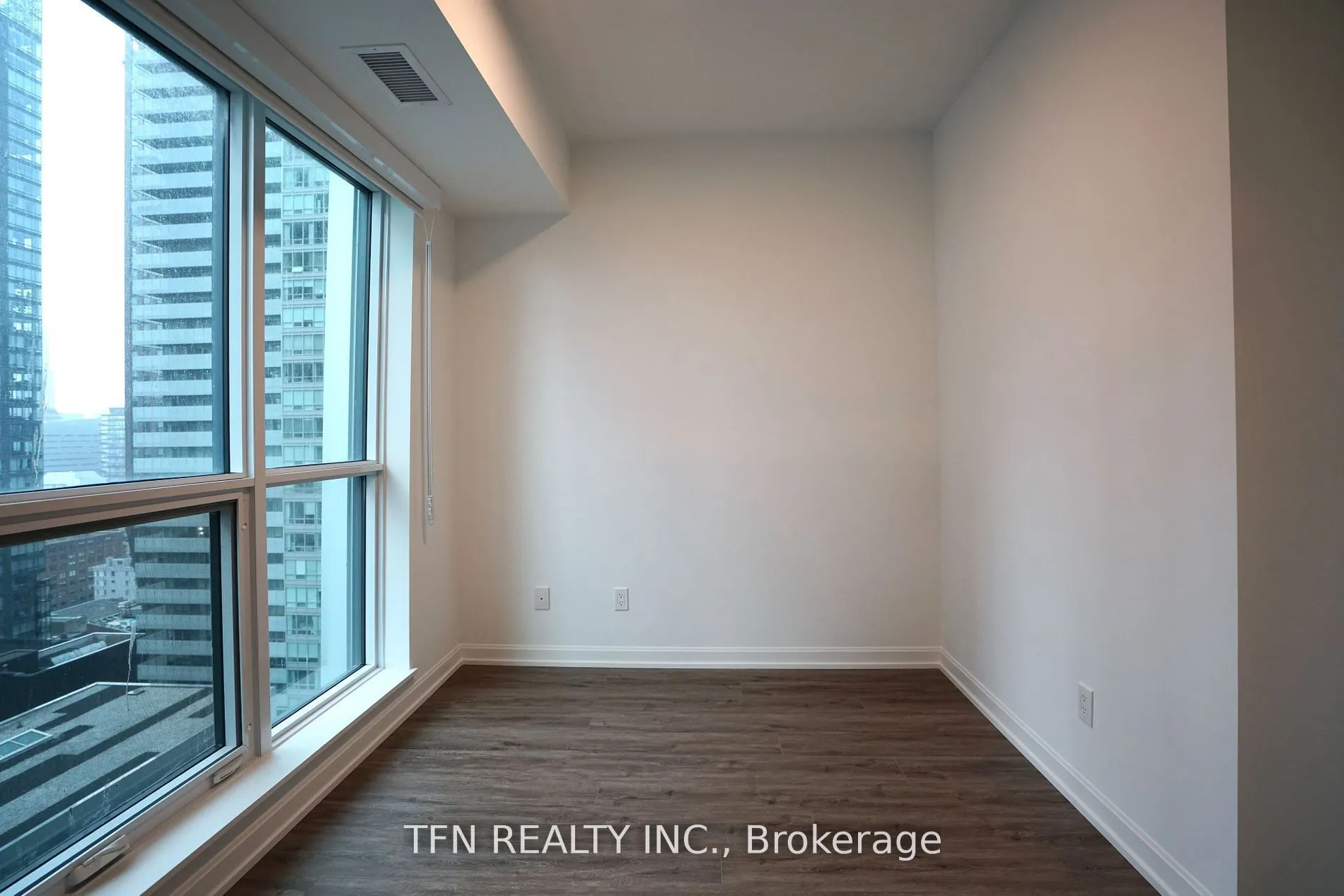 327 King Street W #2306