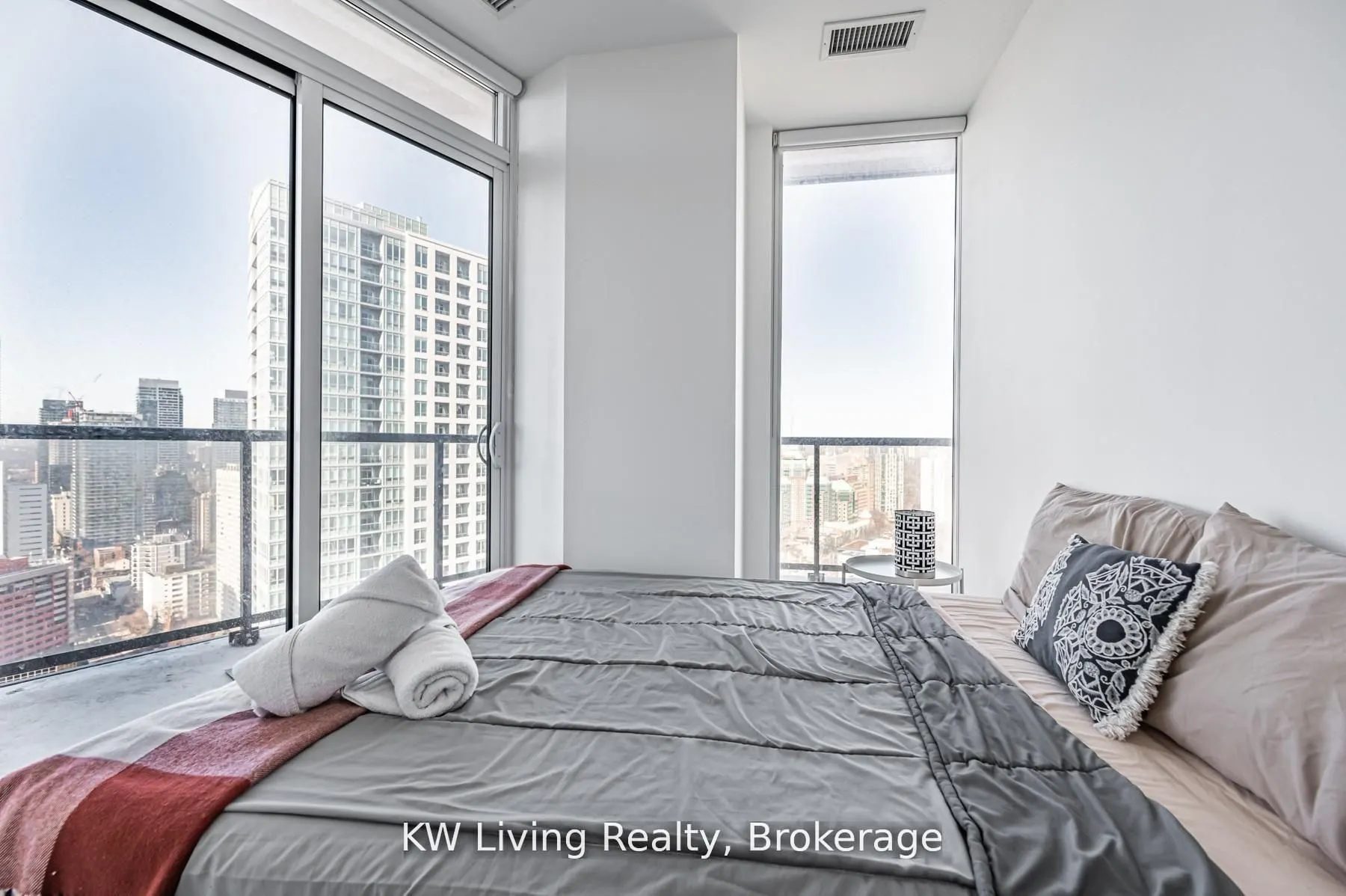 159 Wellesley Street E #3009