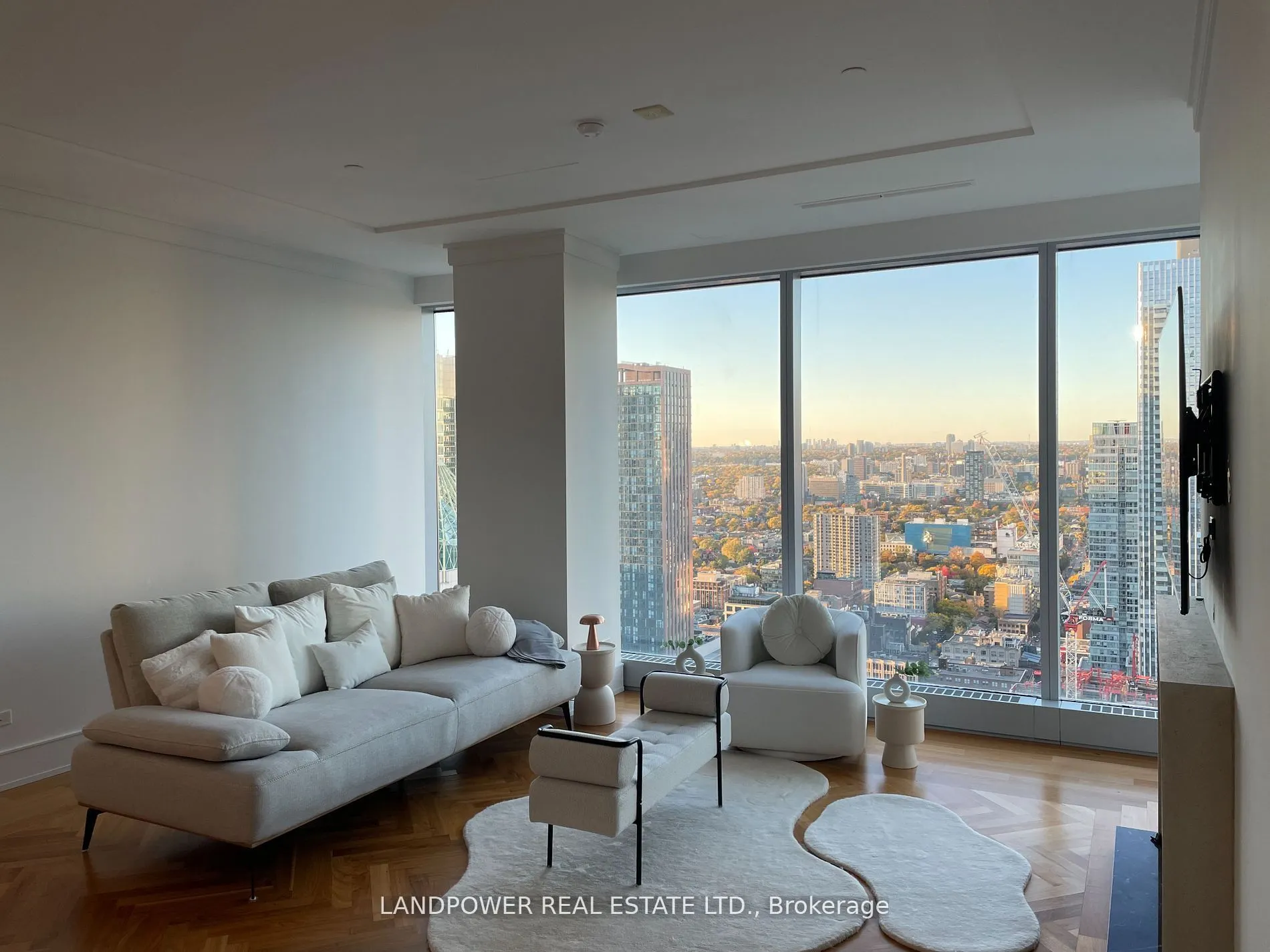 183 Wellington Street W #3702