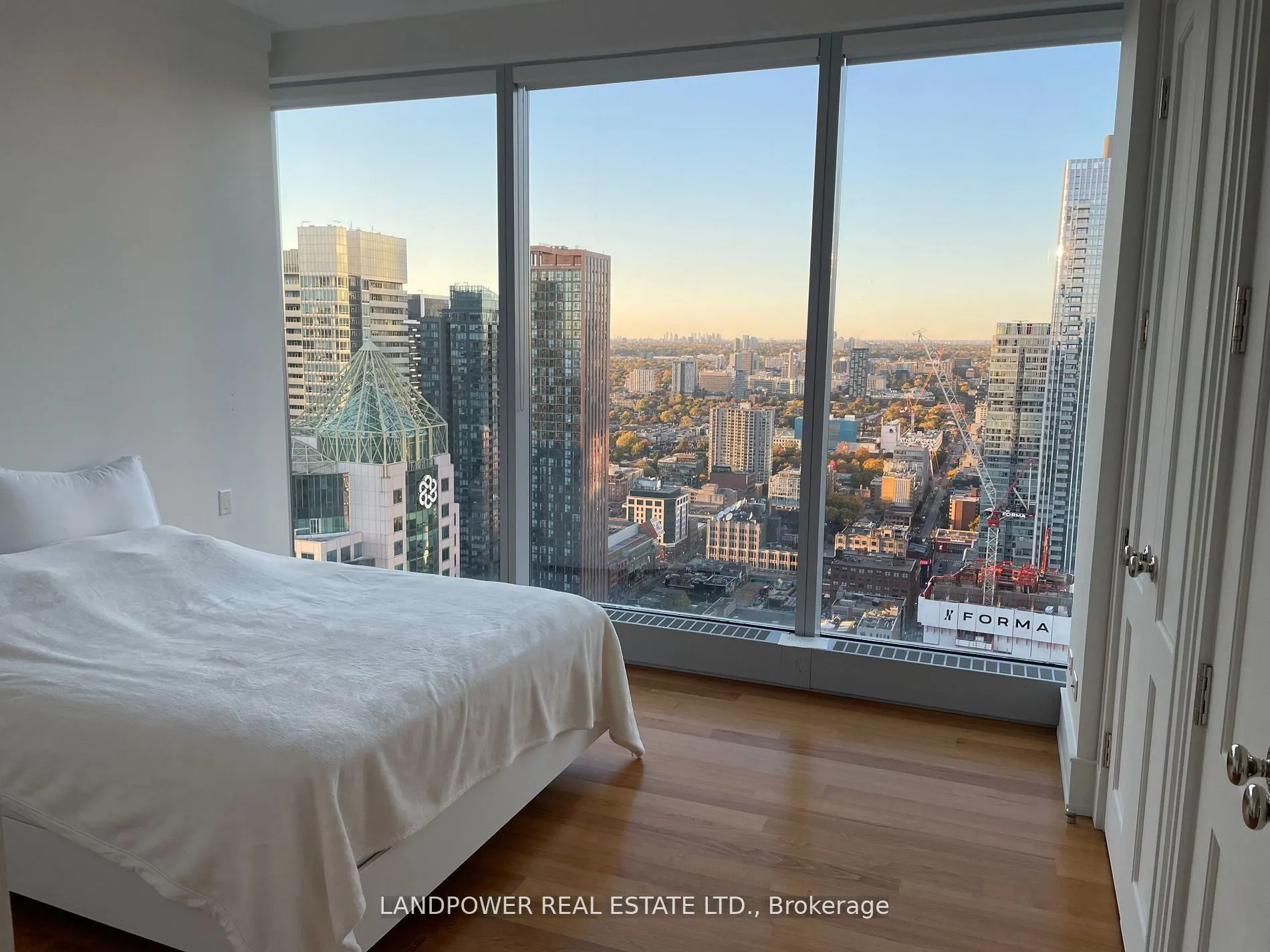 183 Wellington Street W #3702