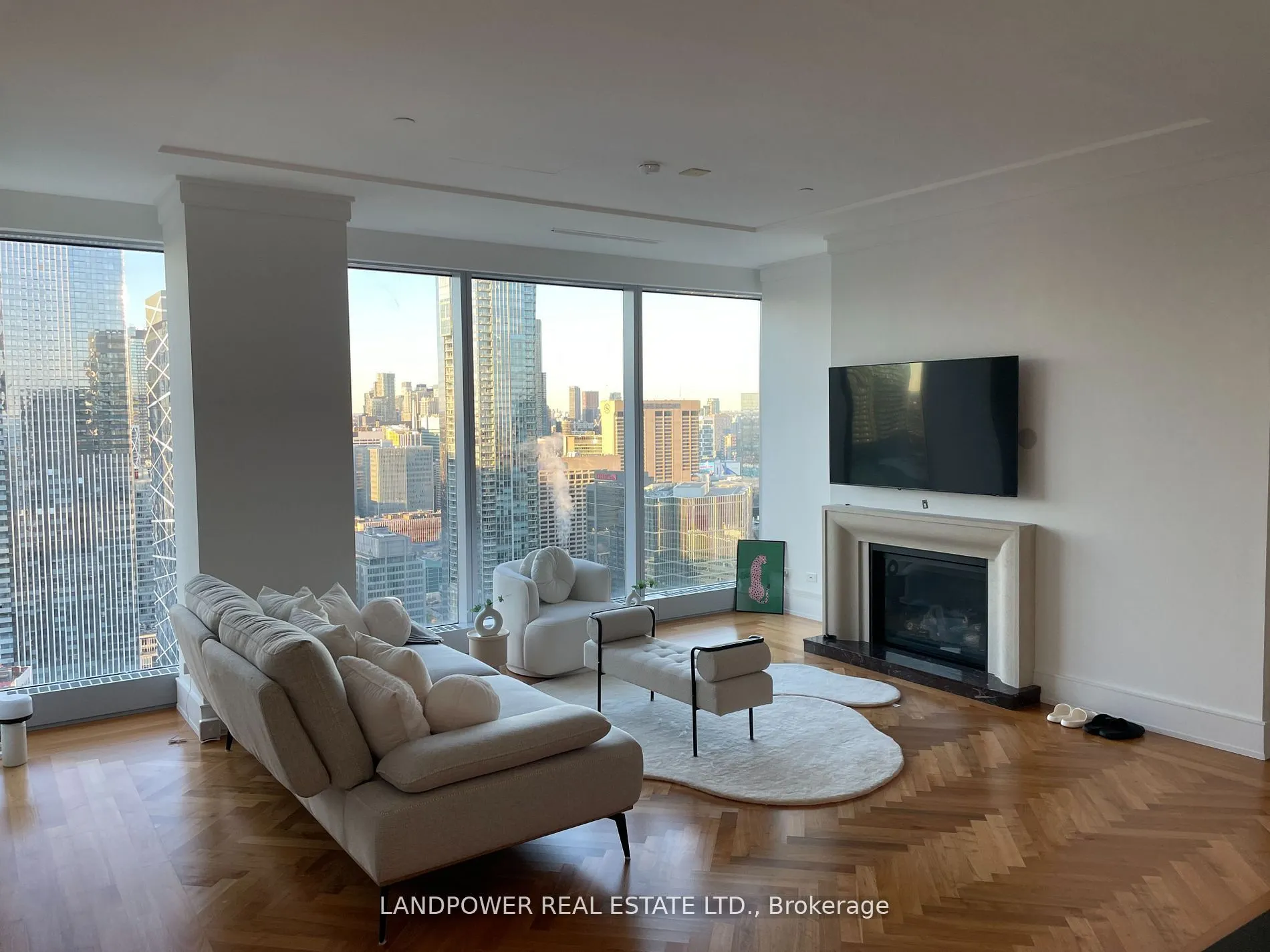 183 Wellington Street W #3702