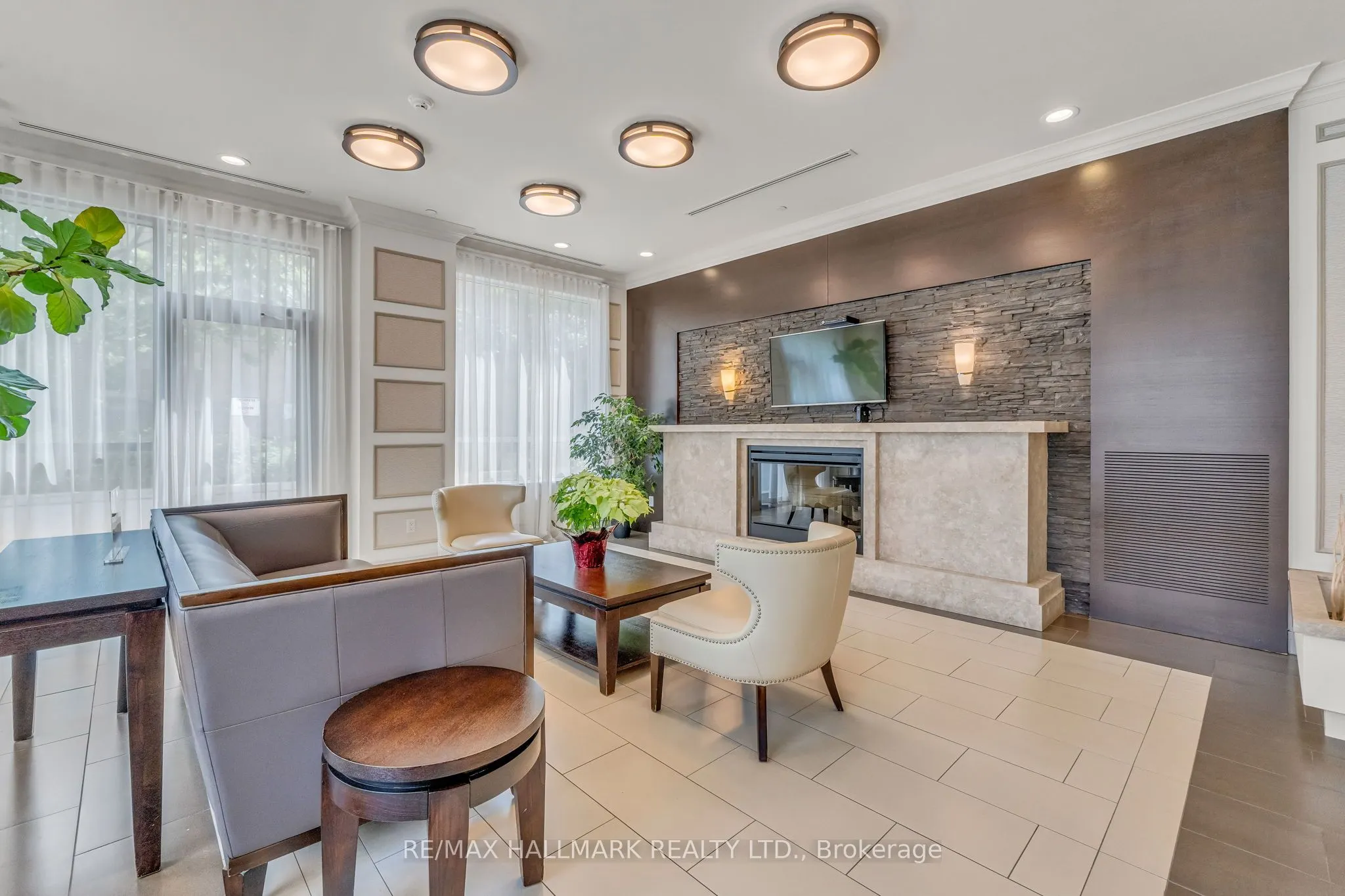35 Saranac Boulevard #907