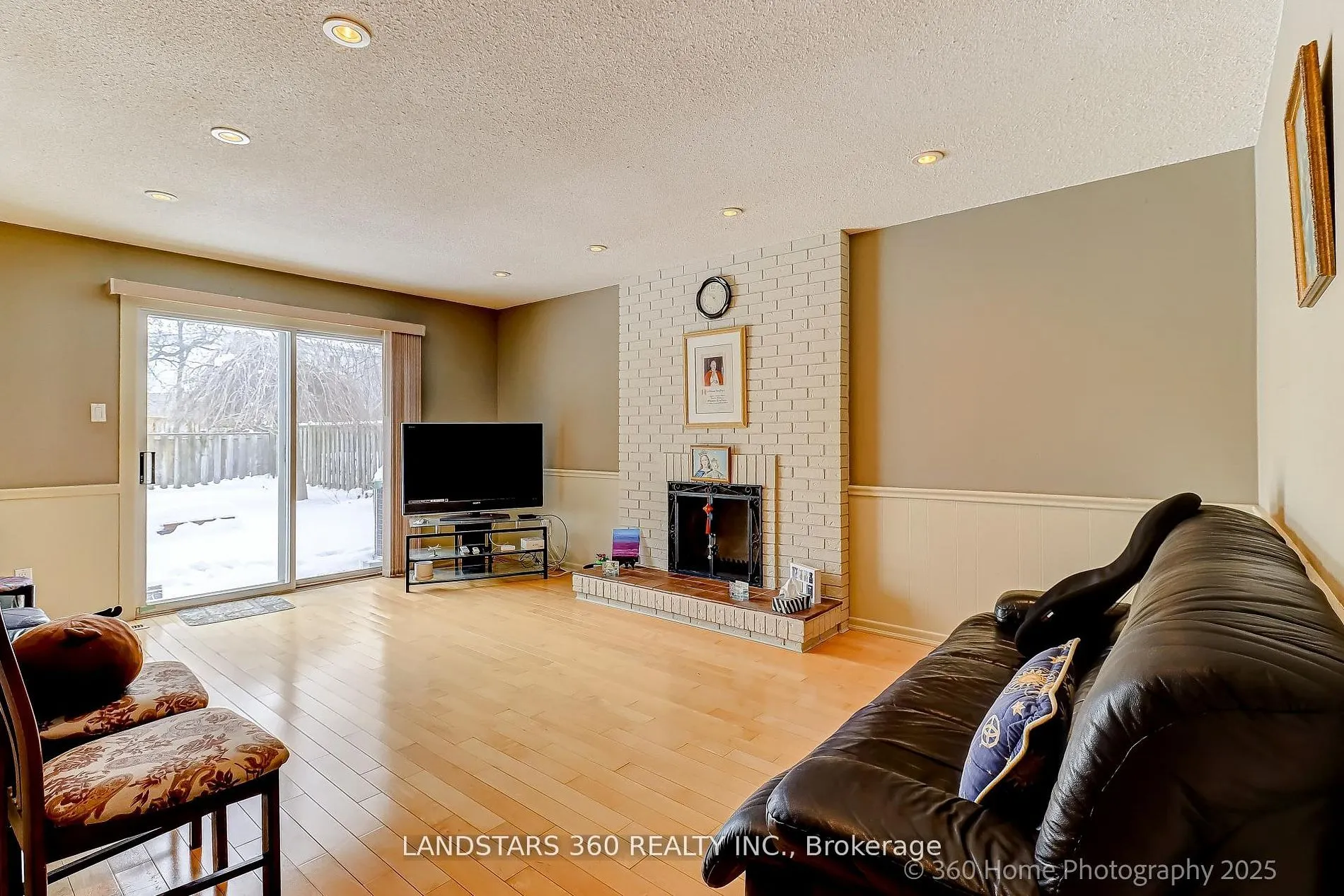 31 Whitehorn Crescent