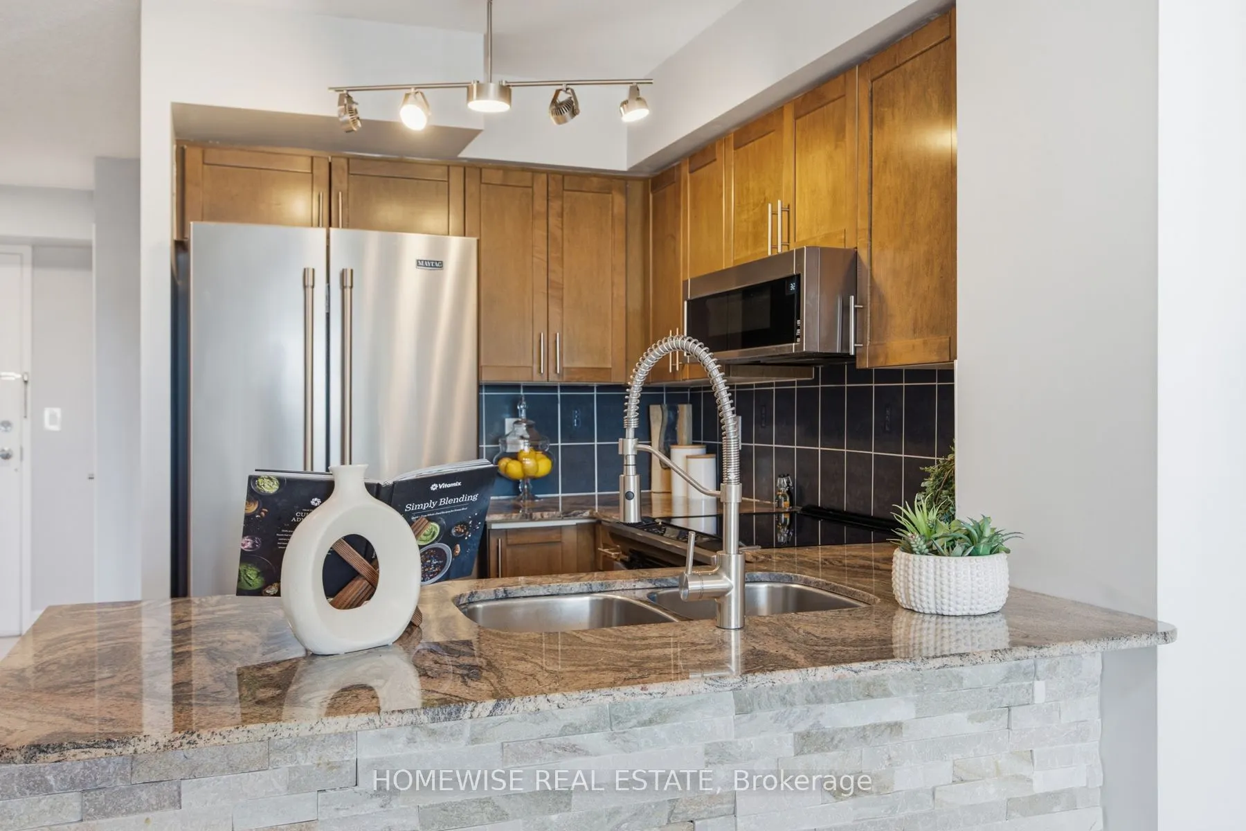 225 Wellesley Street E #1001
