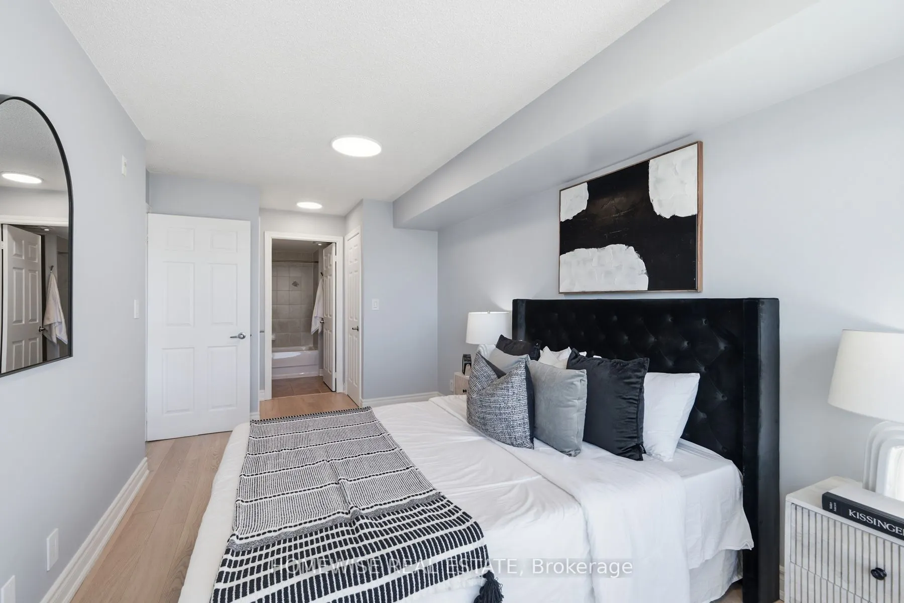 225 Wellesley Street E #1001