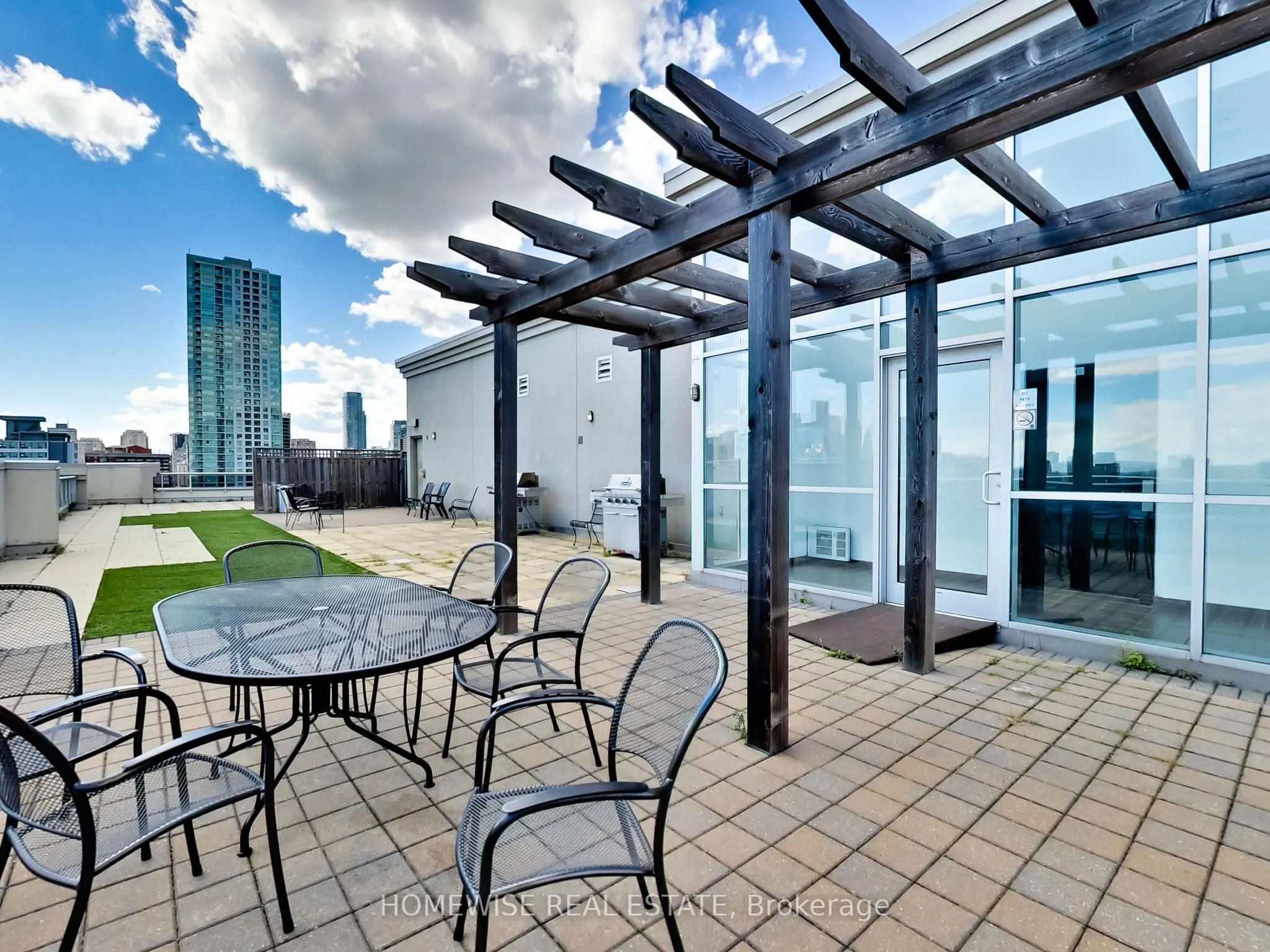 225 Wellesley Street E #1001