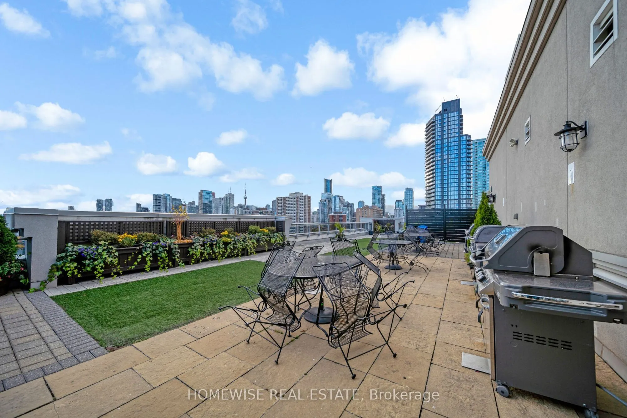225 Wellesley Street E #1001