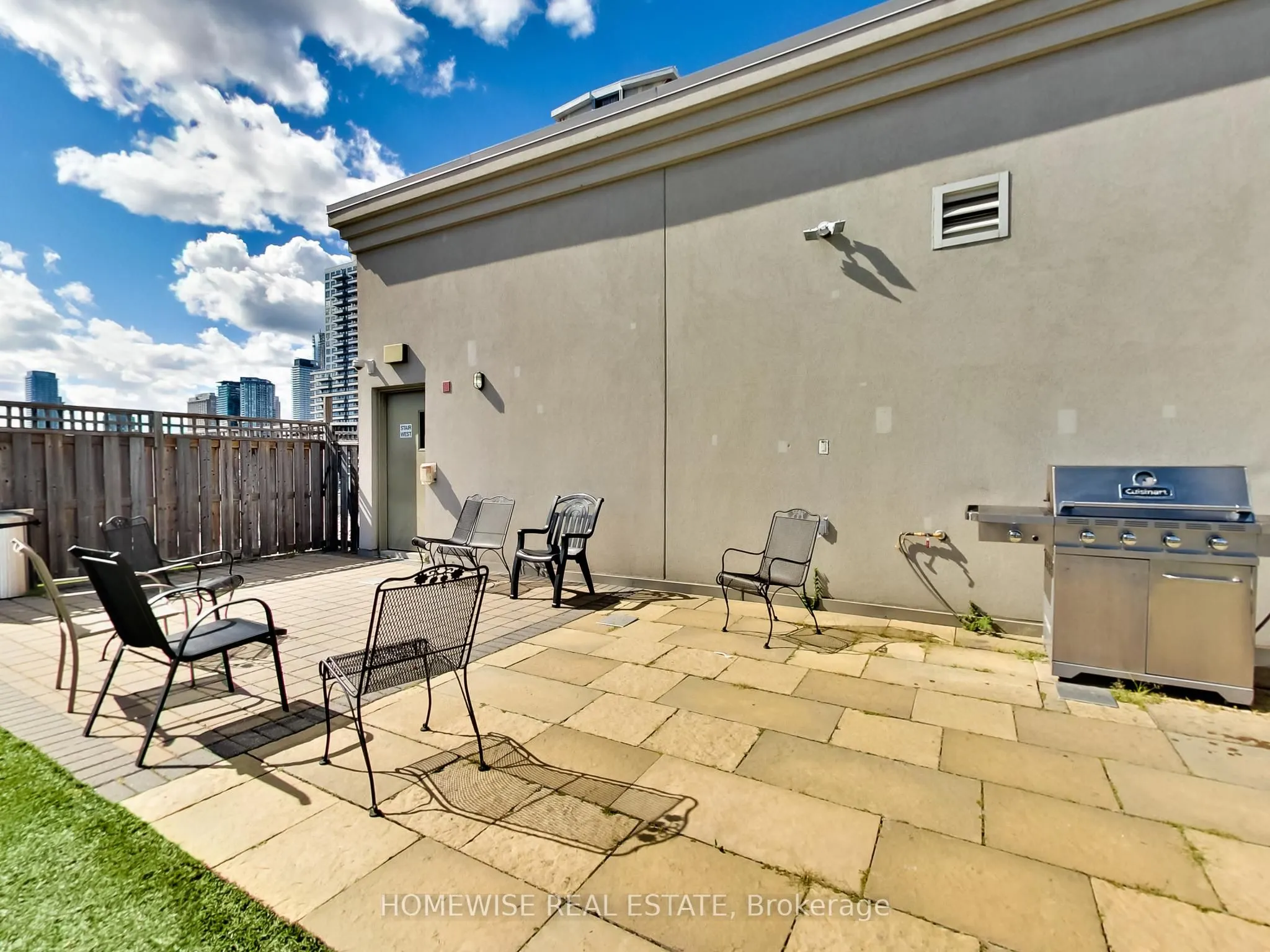 225 Wellesley Street E #1001