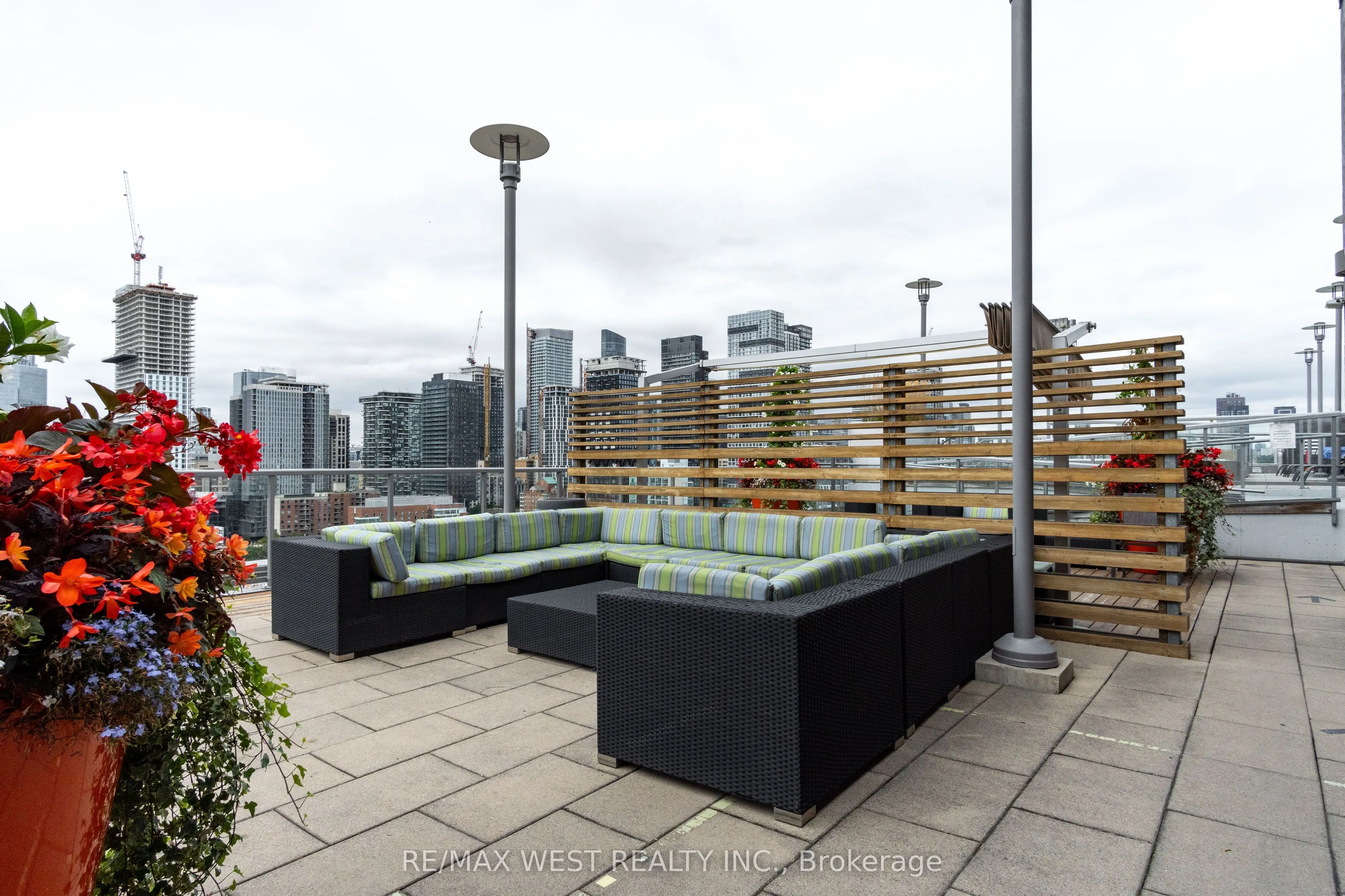 320 Richmond Street E #LPH 1611