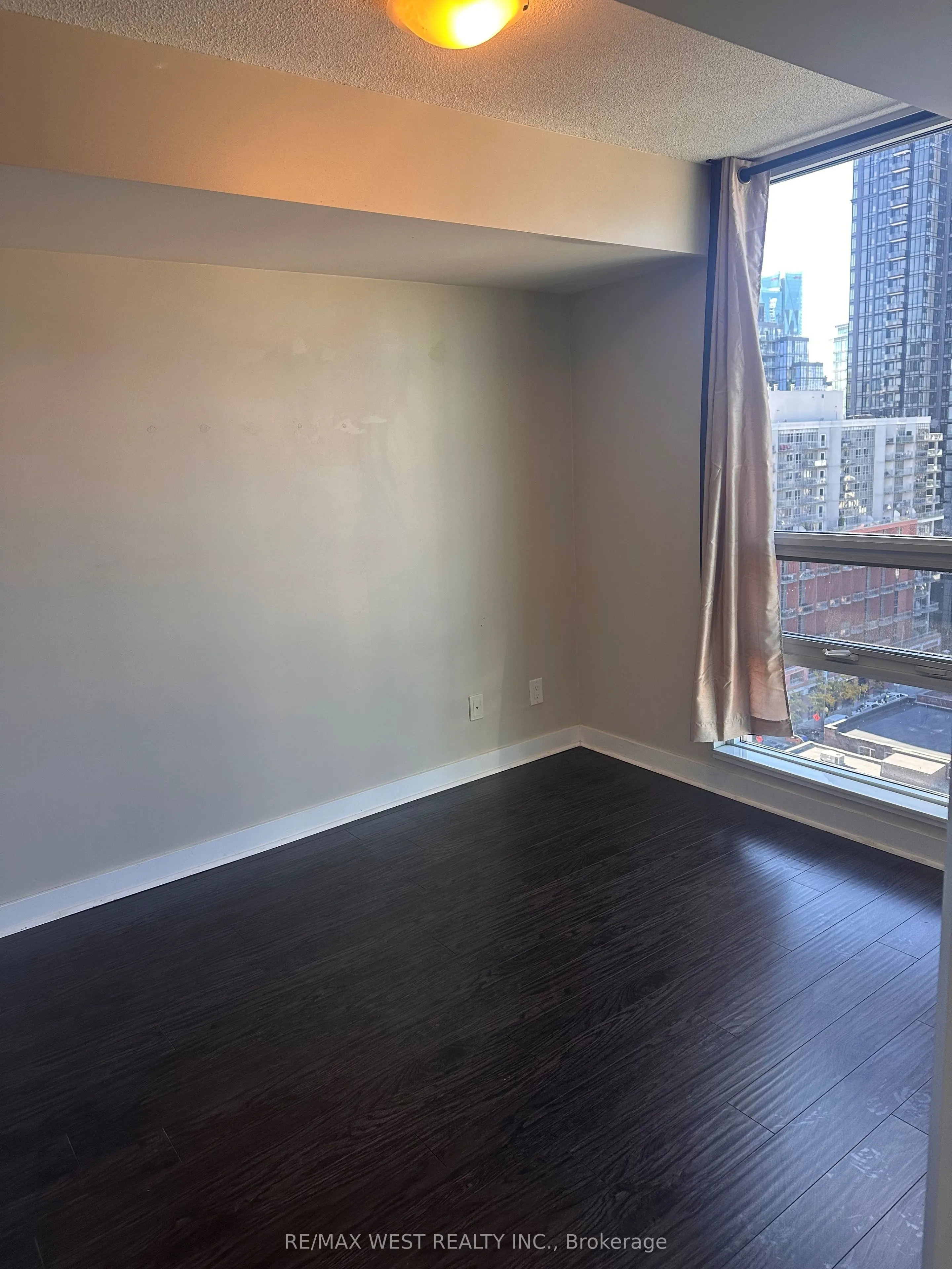 320 Richmond Street E #LPH 1611