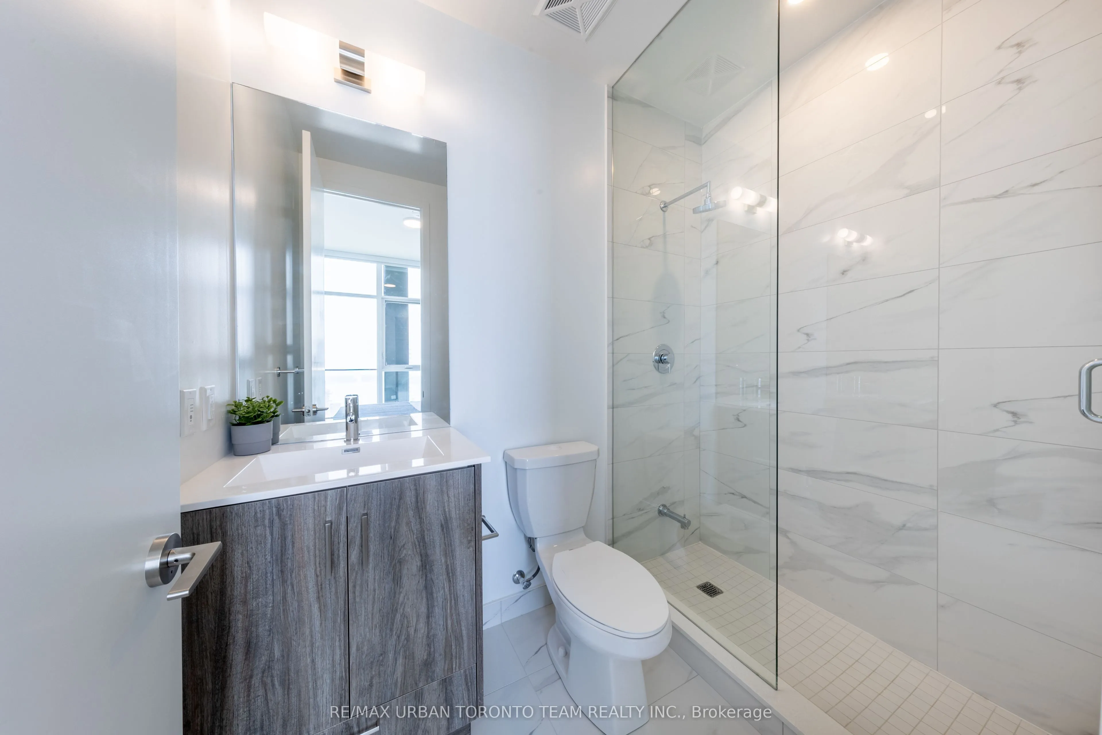 180 Front Street E #PH09