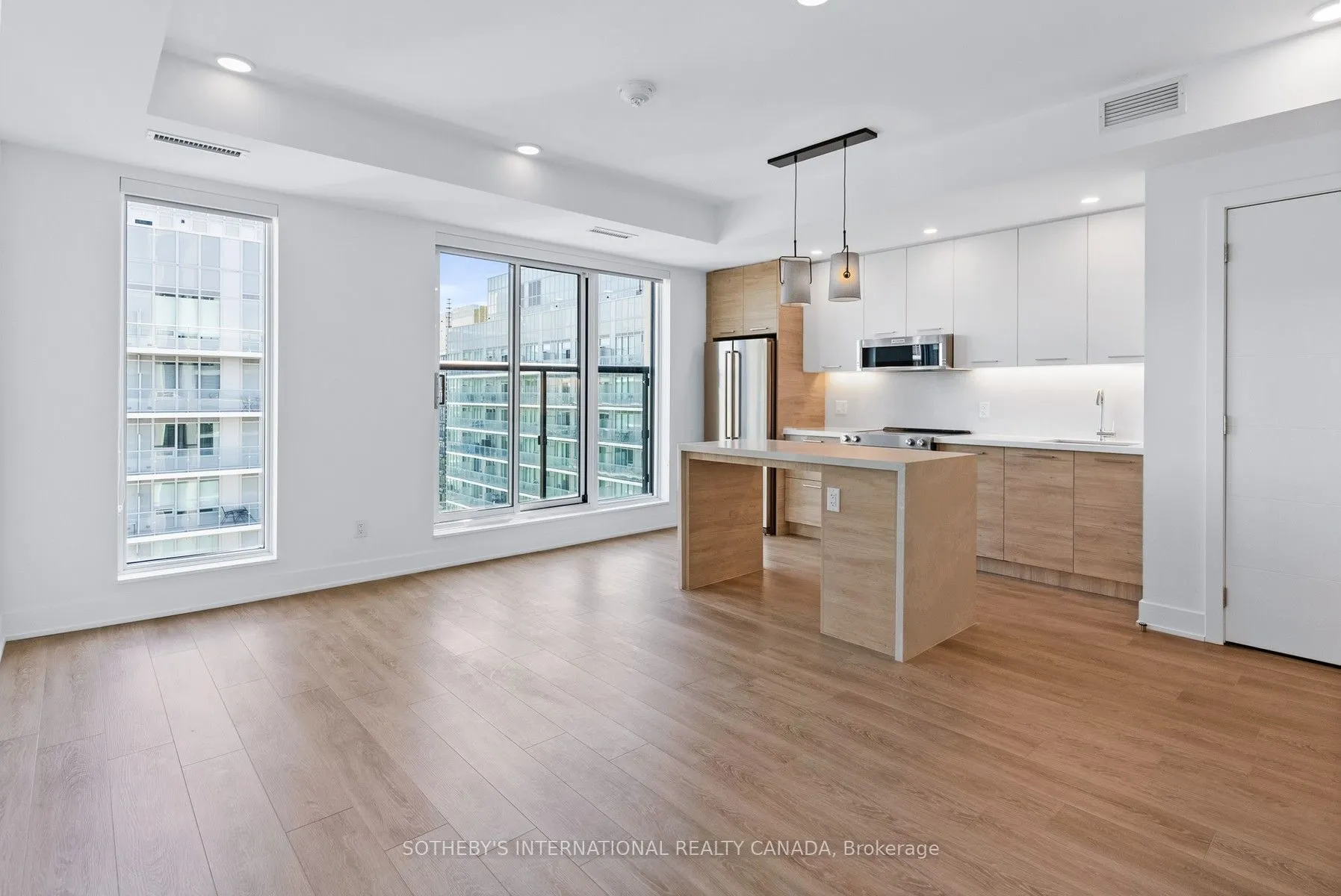200 Redpath Avenue #2004