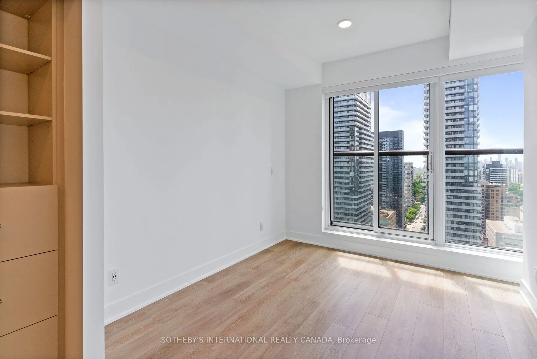 200 Redpath Avenue #303