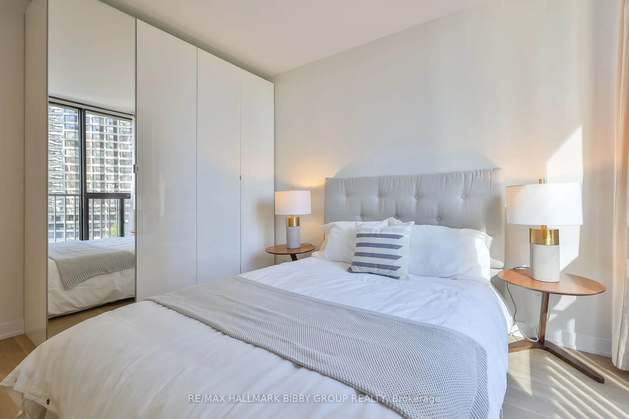 33 Harbour Square #1434