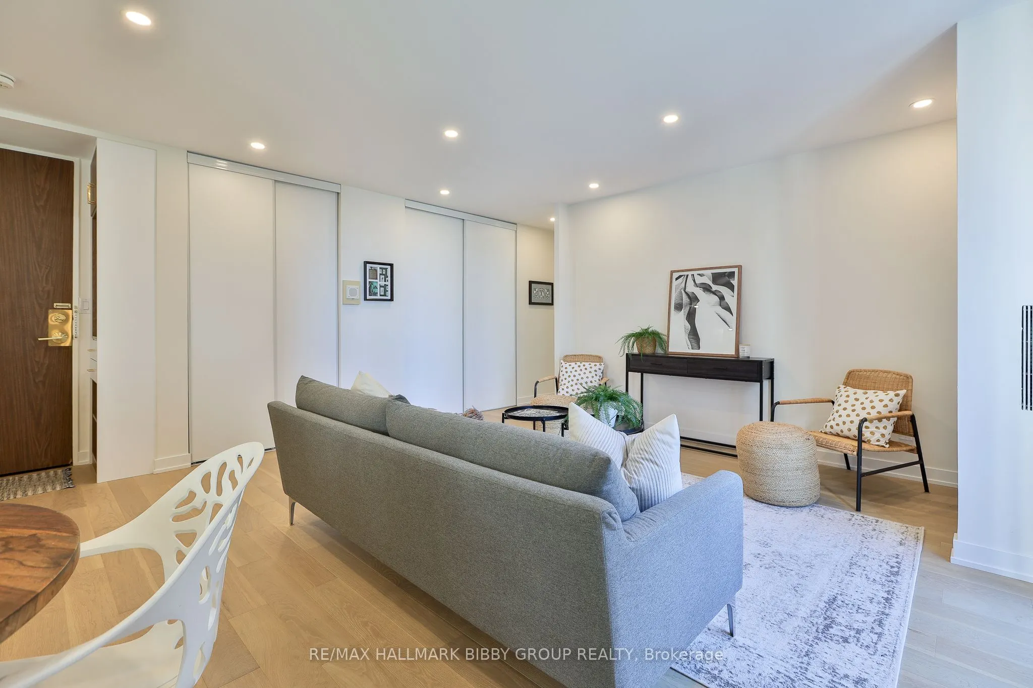 33 Harbour Square #1434