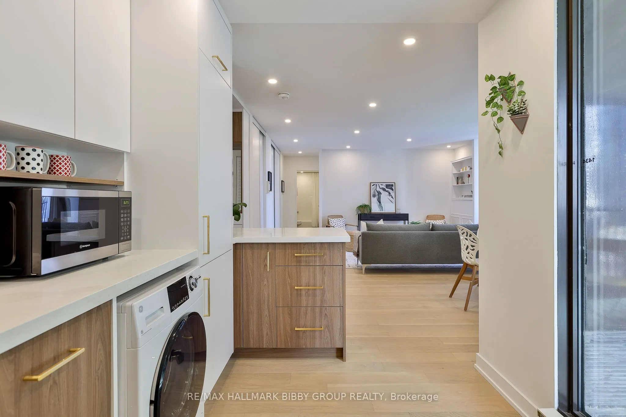 33 Harbour Square #1434