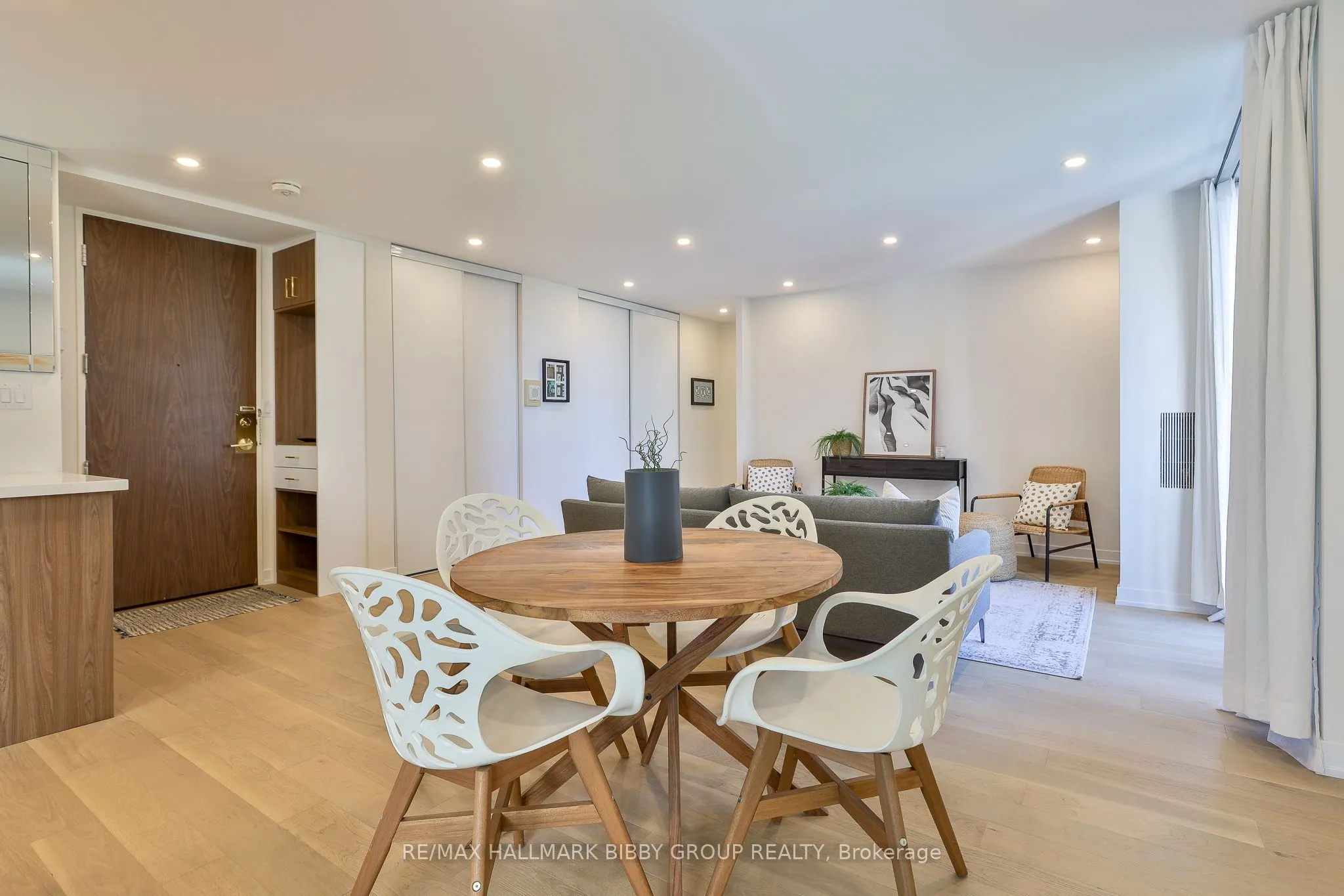 33 Harbour Square #1434