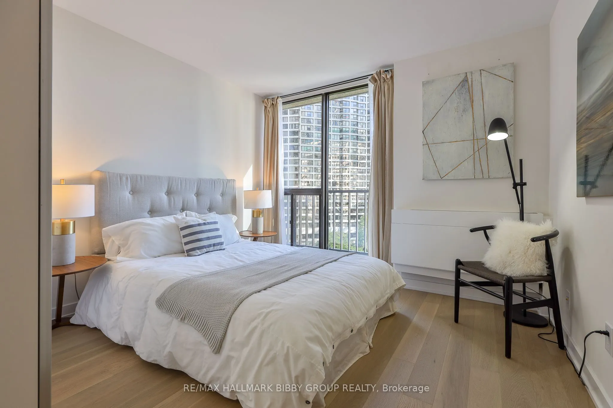 33 Harbour Square #1434