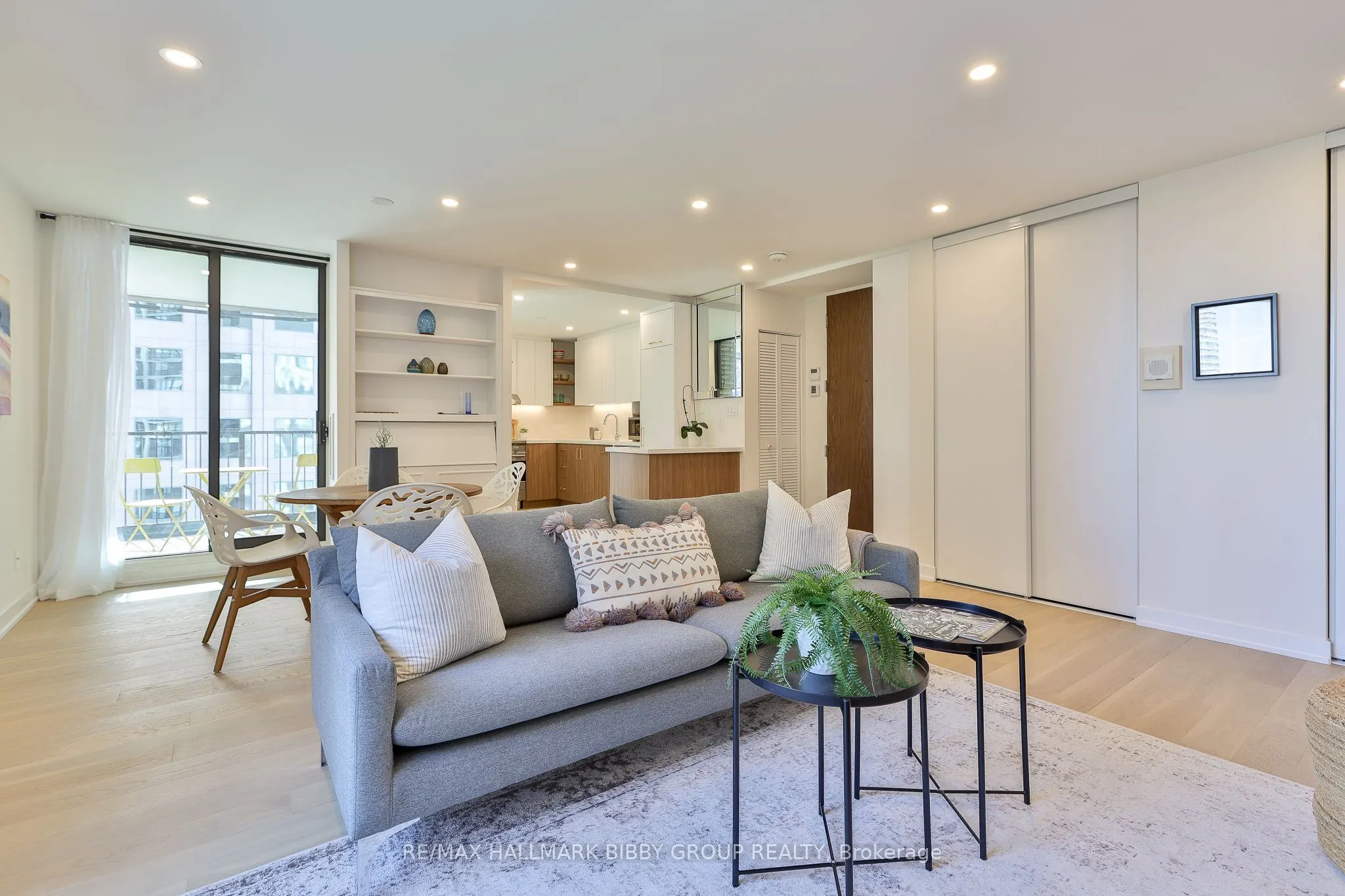 33 Harbour Square #1434