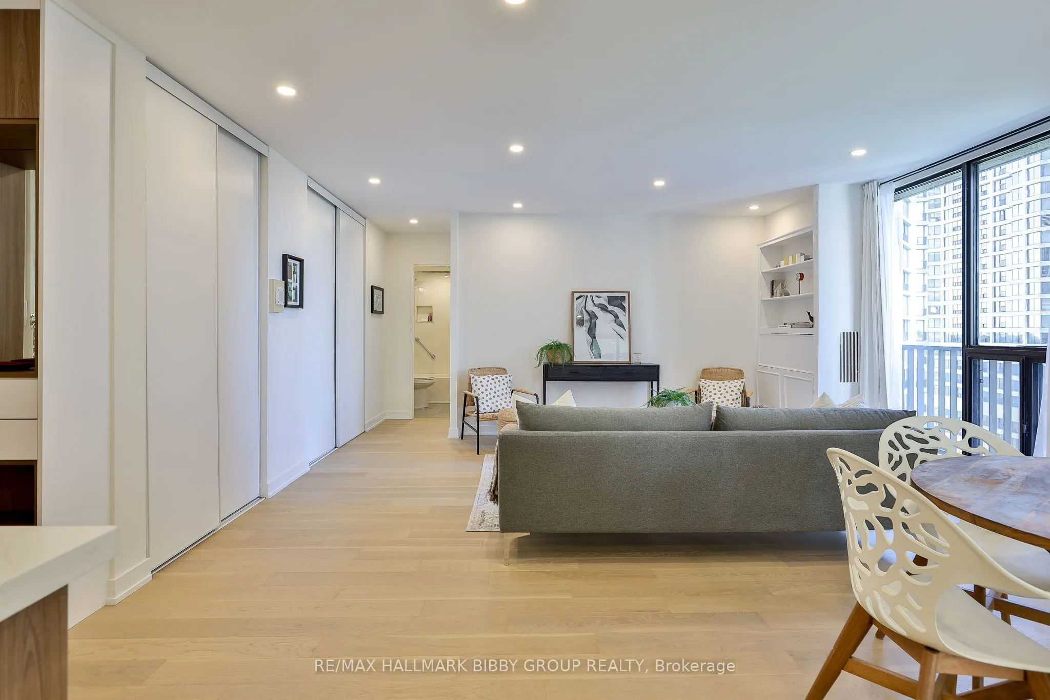33 Harbour Square #1434