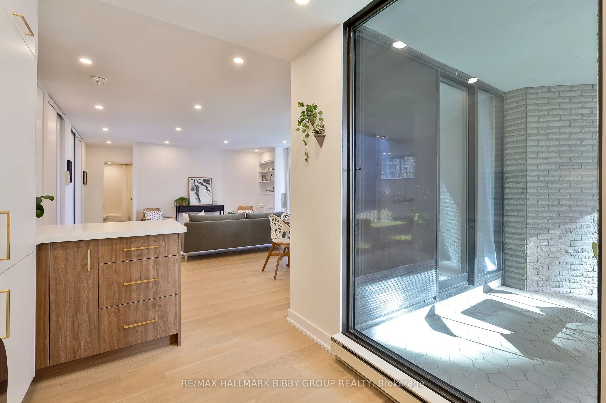 33 Harbour Square #1434