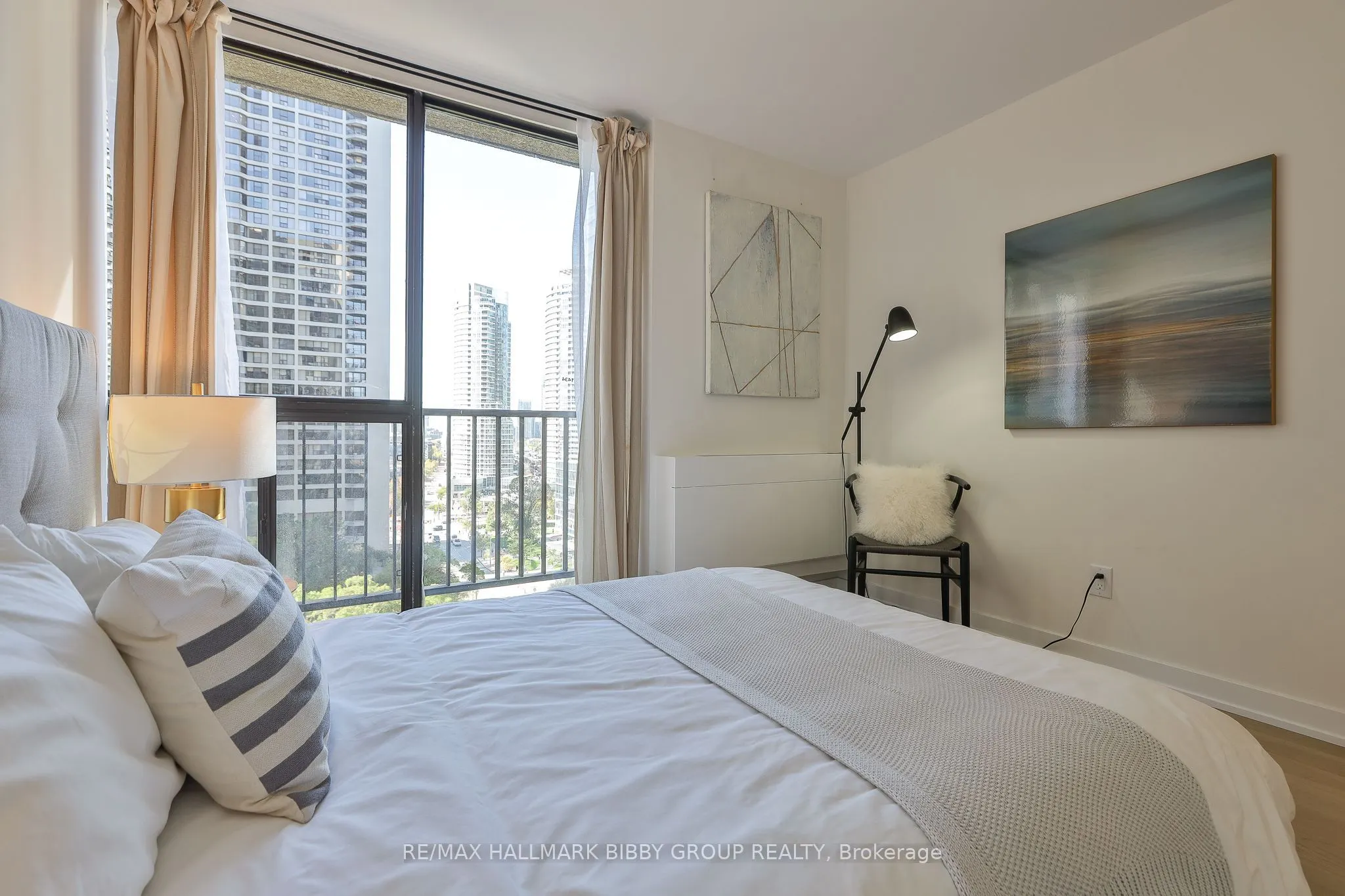 33 Harbour Square #1434