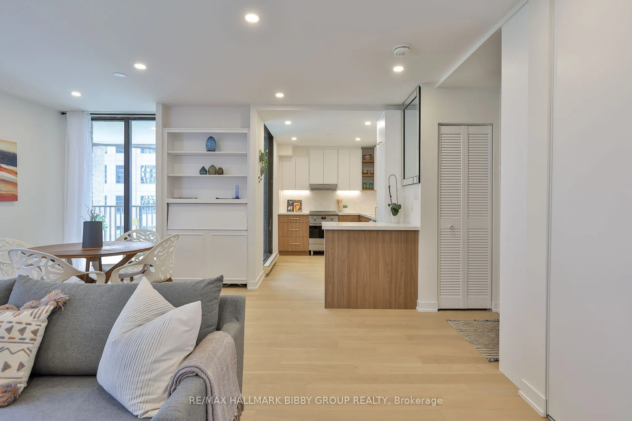 33 Harbour Square #1434