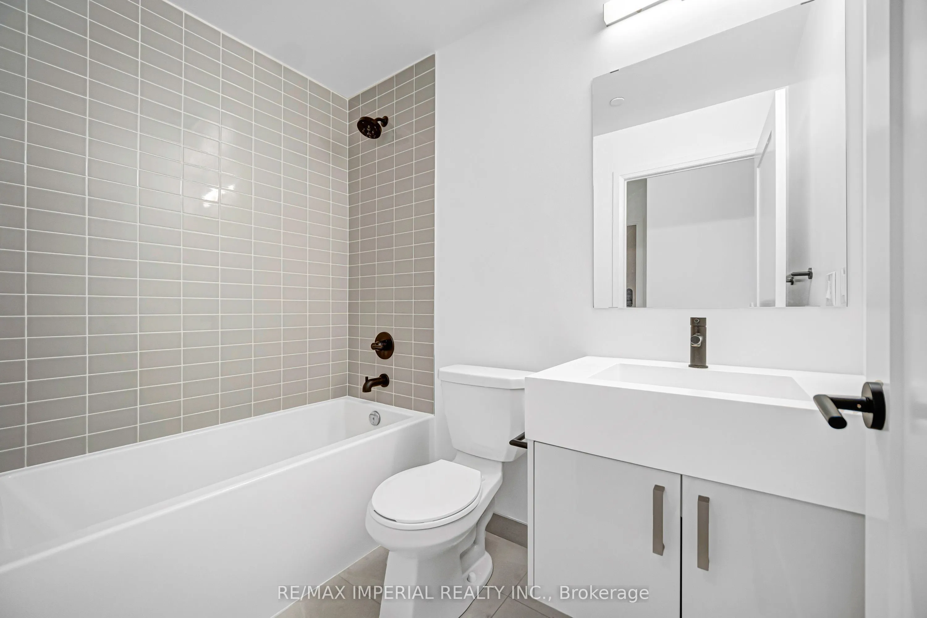 280 Dundas Street W #601
